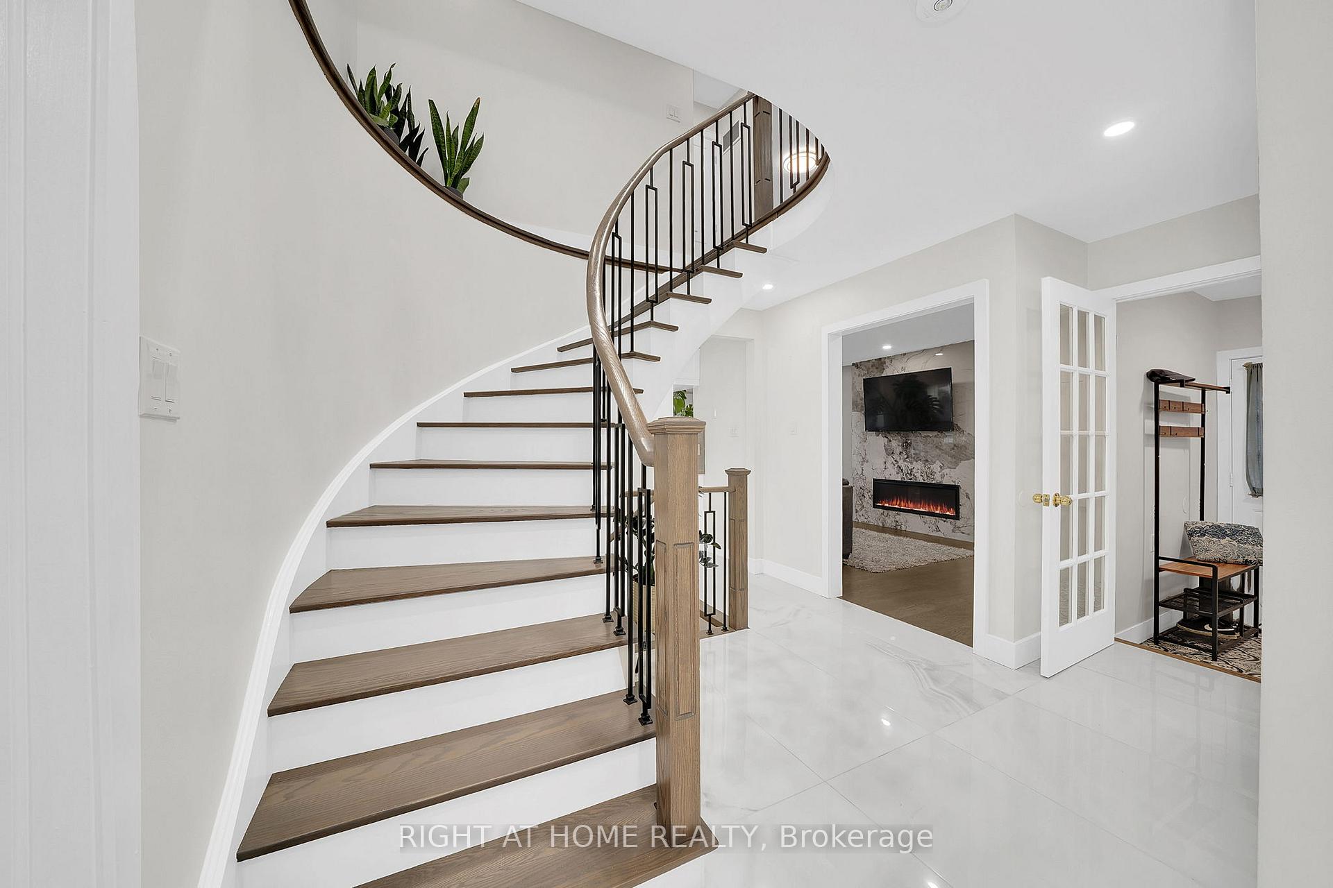 Photo 4 of 57 Wexford Road, Brampton, Heart Lake West — HOMEH
