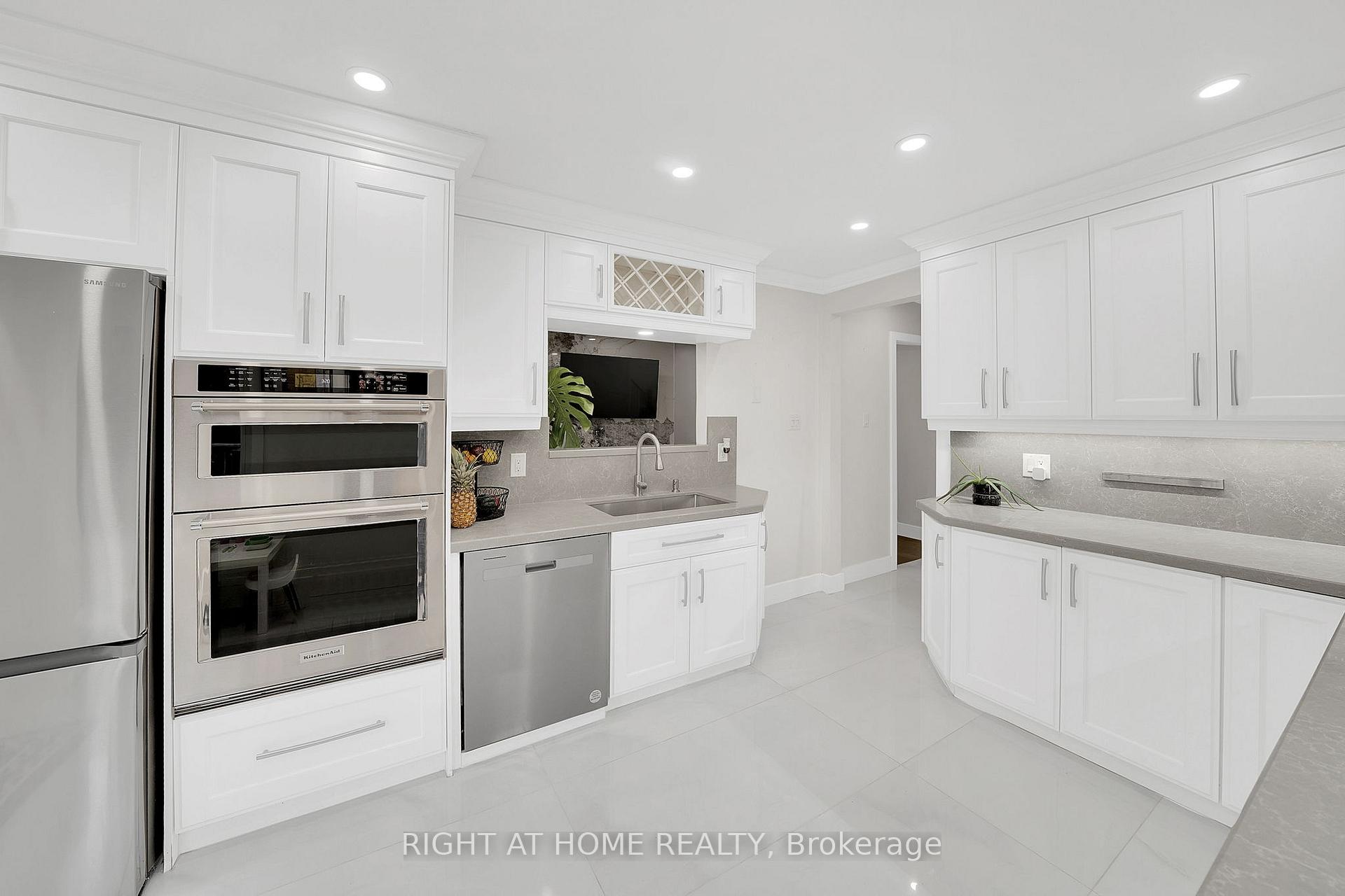 Photo 9 of 57 Wexford Road, Brampton, Heart Lake West — HOMEH