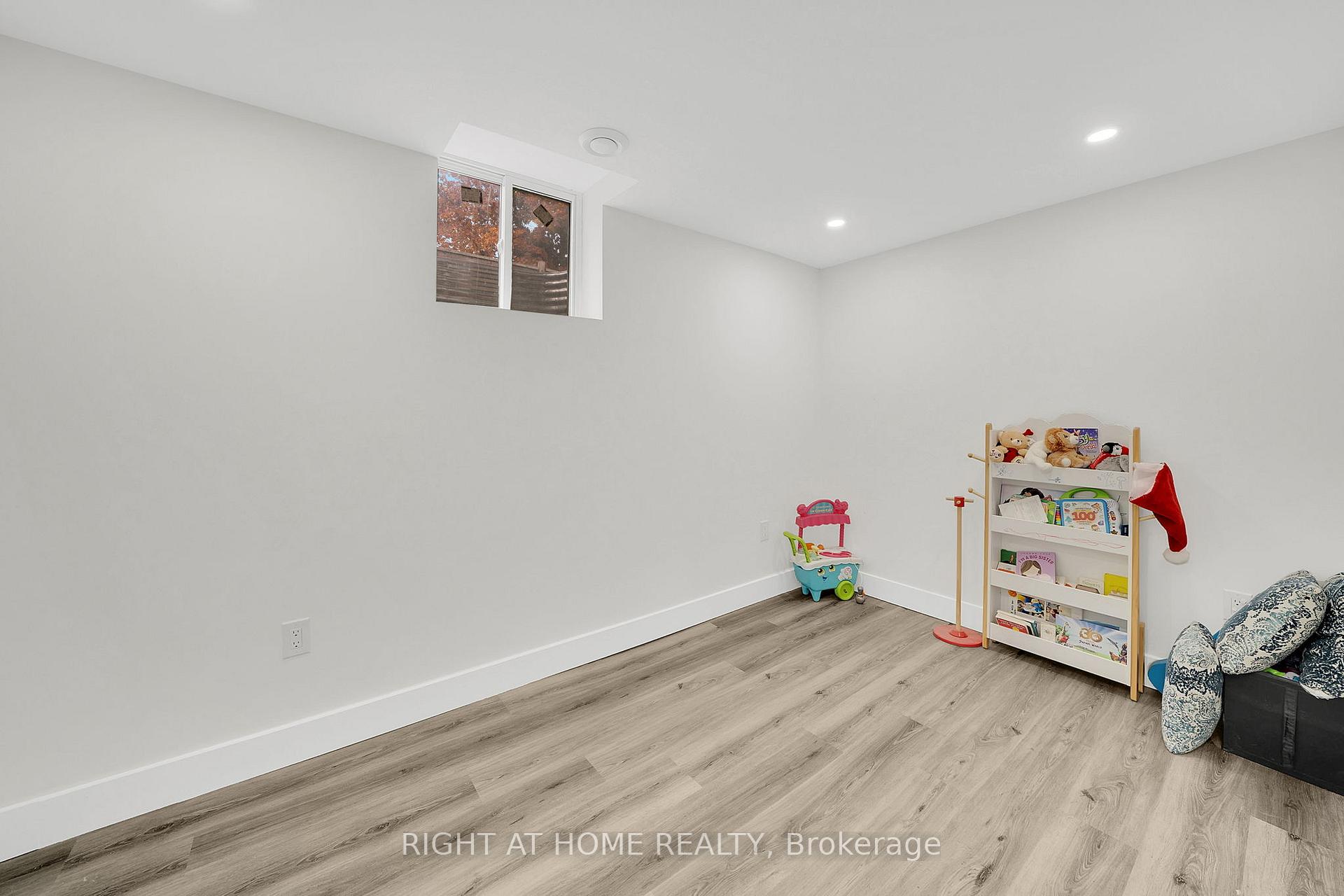 Photo 39 of 57 Wexford Road, Brampton, Heart Lake West — HOMEH