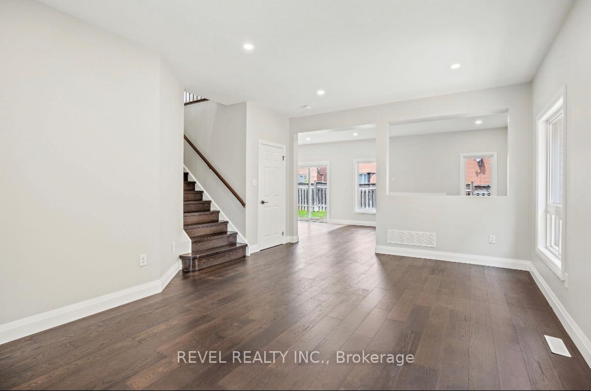 Photo 3 of Unit Main, 19 Masters Green Crescent, Brampton, Snelgrove — HOMEH