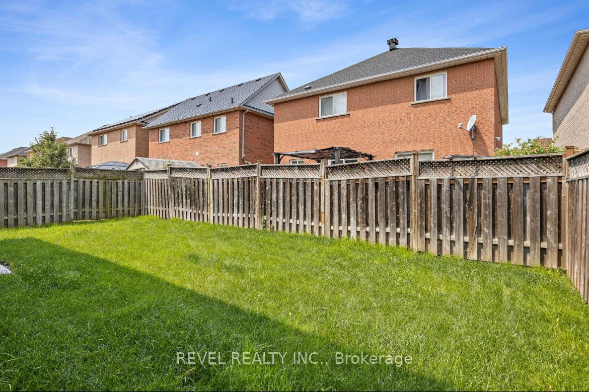 Photo 14 of Unit Main, 19 Masters Green Crescent, Brampton, Snelgrove — HOMEH