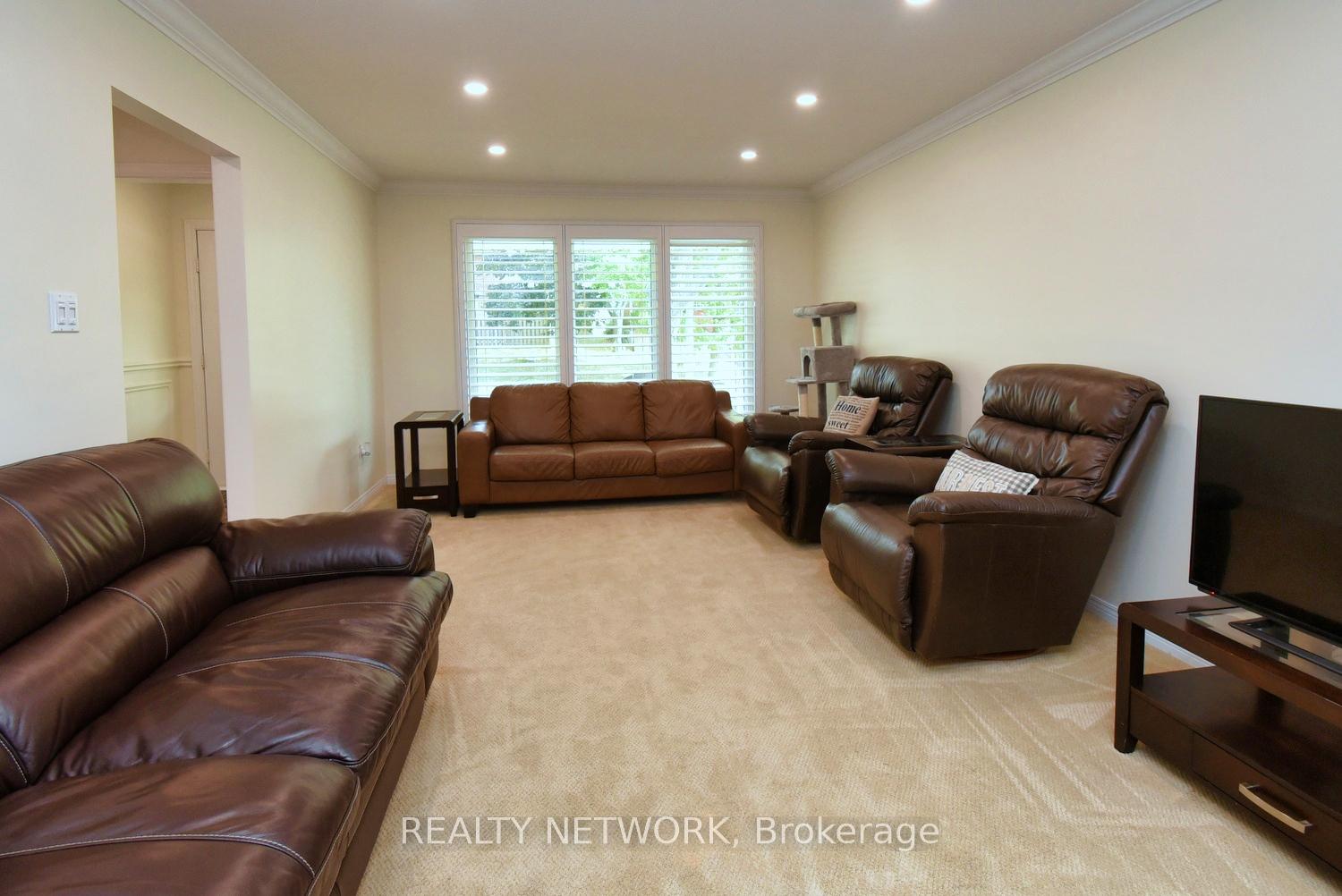 Photo 8 of 47 Highland Park Drive, Hamilton, Dundas — HOMEH