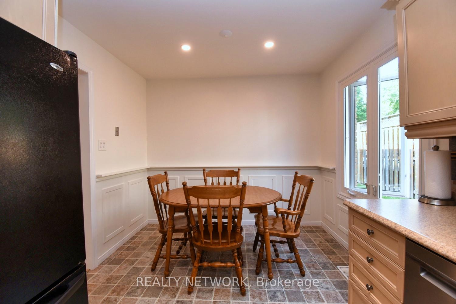 Photo 11 of 47 Highland Park Drive, Hamilton, Dundas — HOMEH