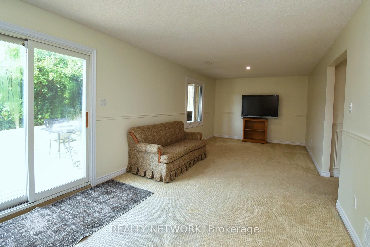 Photo 15 of 47 Highland Park Drive, Hamilton, Dundas — HOMEH