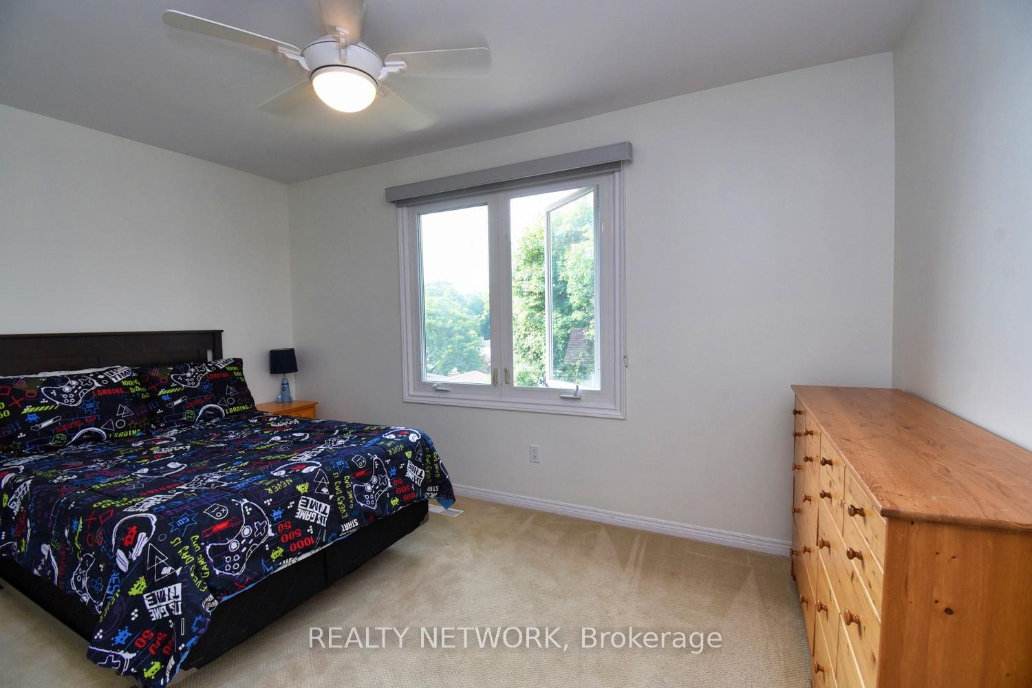 Photo 23 of 47 Highland Park Drive, Hamilton, Dundas — HOMEH