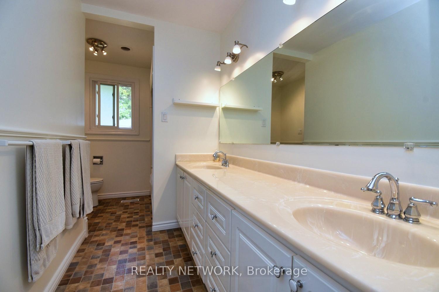 Photo 25 of 47 Highland Park Drive, Hamilton, Dundas — HOMEH
