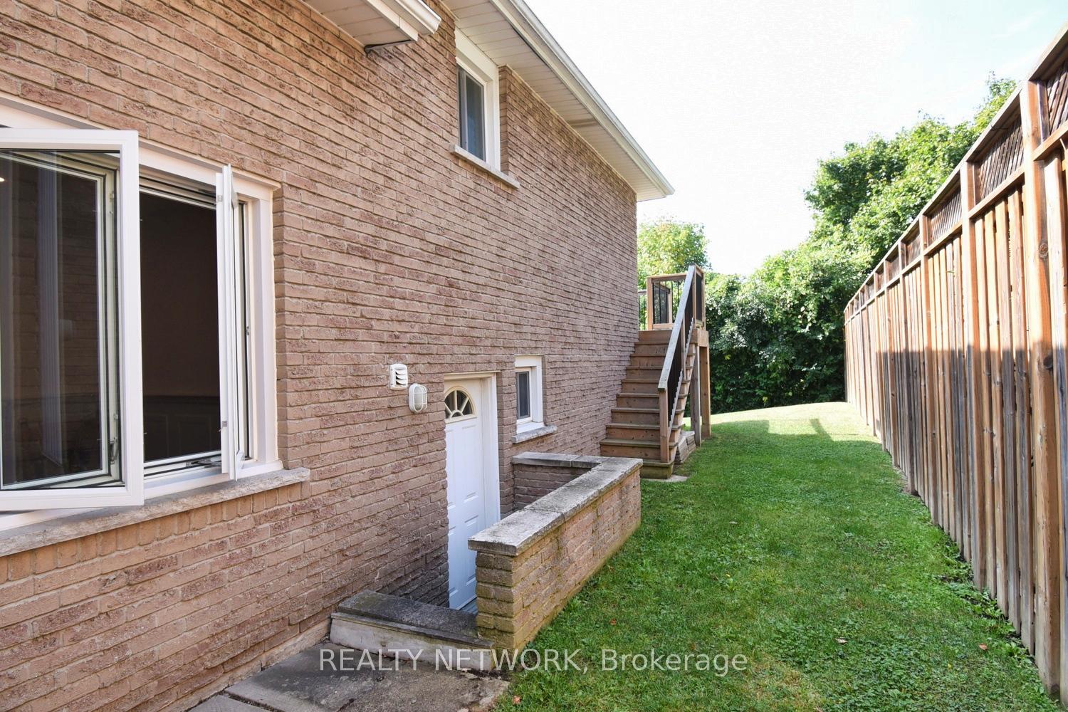 Photo 37 of 47 Highland Park Drive, Hamilton, Dundas — HOMEH