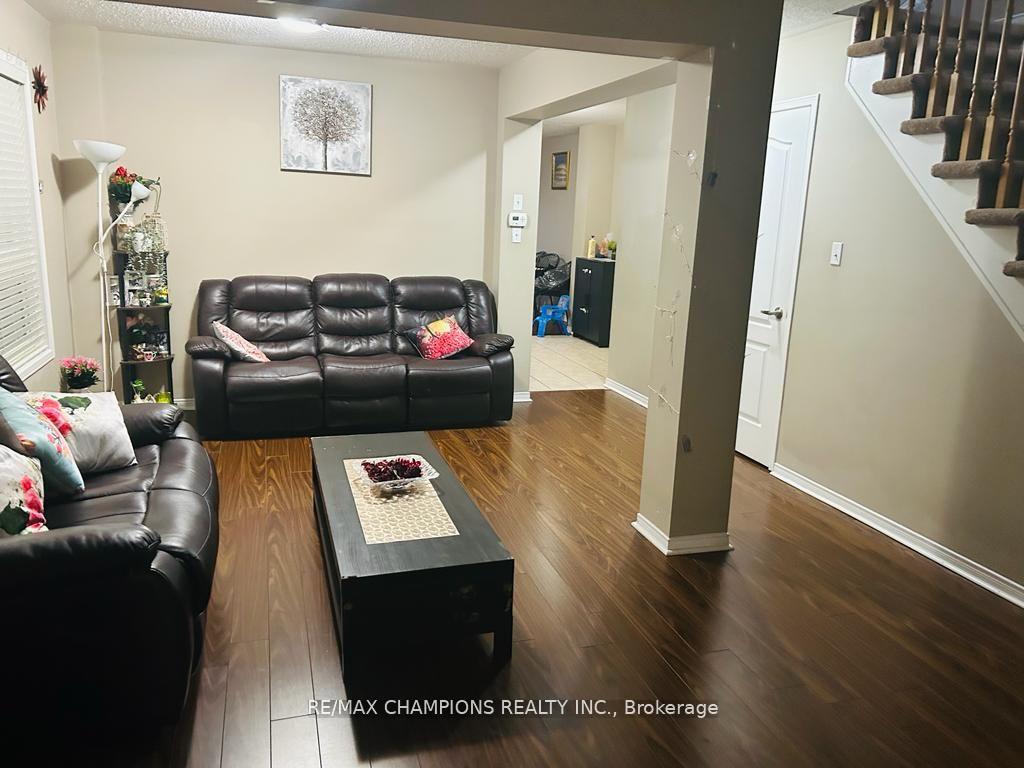 Photo 2 of Unit Upper, 45 Feather Reed Way, Brampton, Sandringham-Wellington — HOMEH