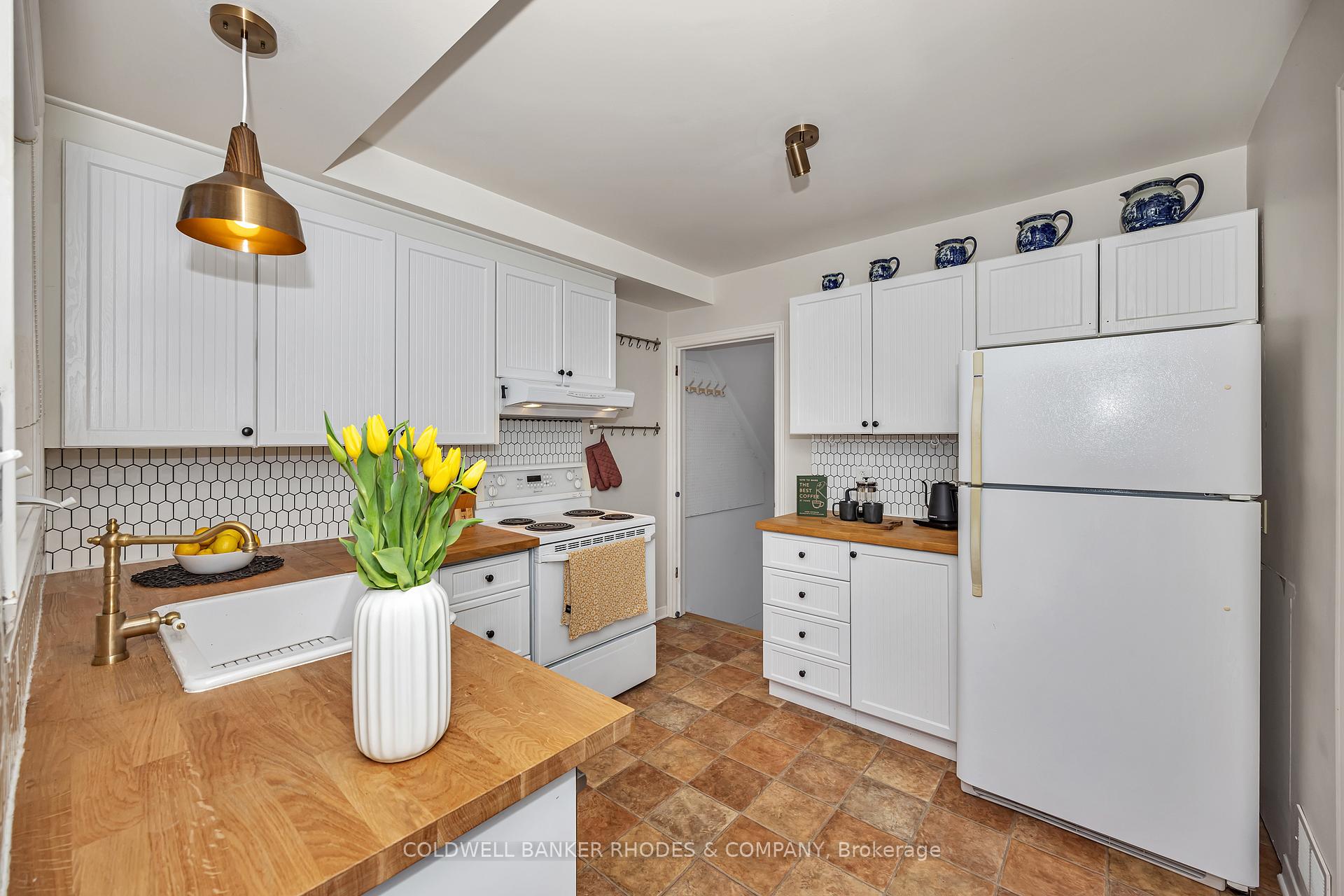 Photo 11 of 1063 Silver Street, Ottawa, Carlington — HOMEH