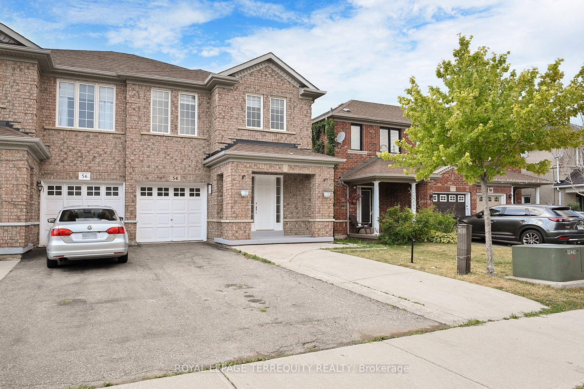 Photo 4 of 54 Mistdale Crescent, Brampton, Fletcher's Meadow — HOMEH