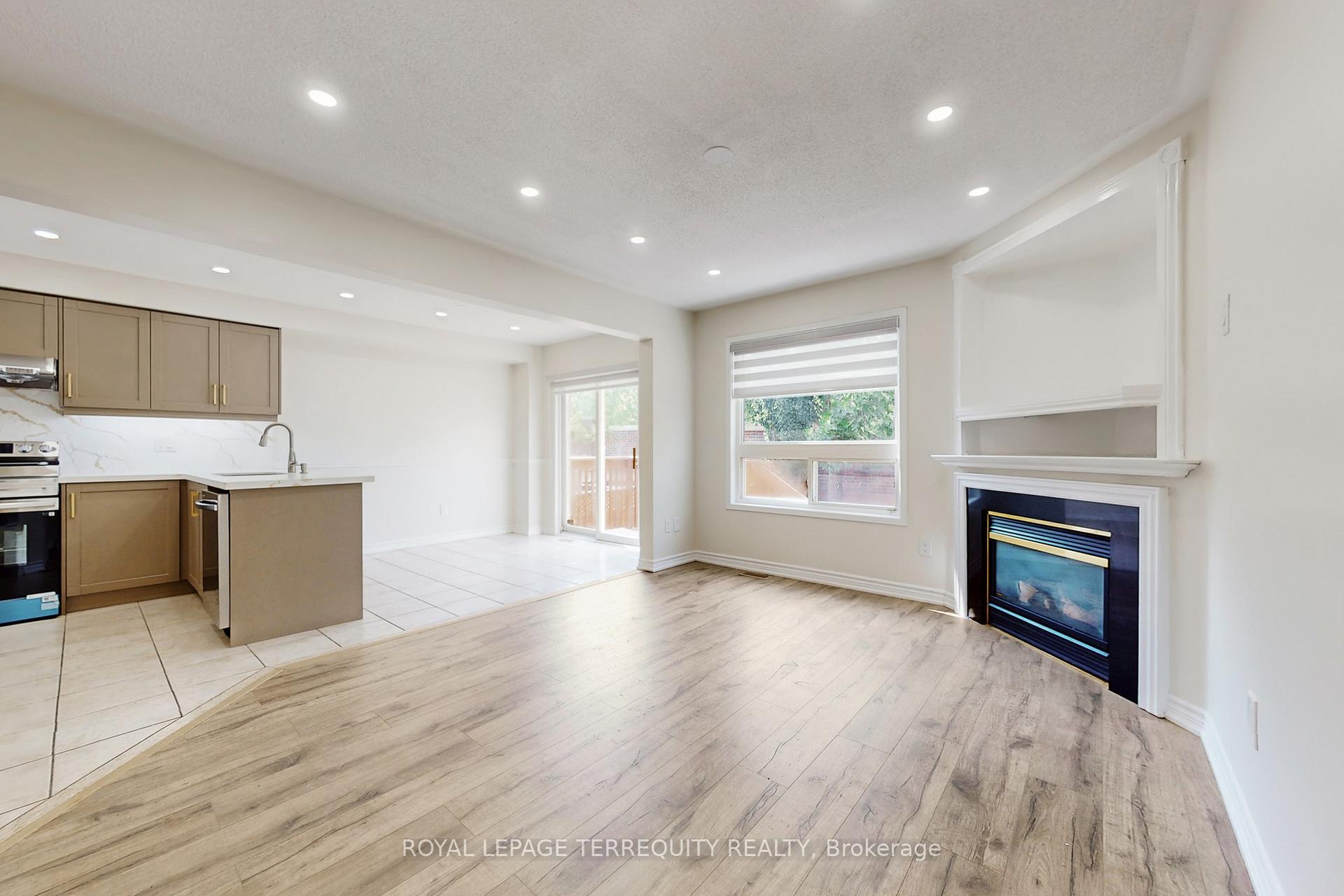 Photo 29 of 54 Mistdale Crescent, Brampton, Fletcher's Meadow — HOMEH