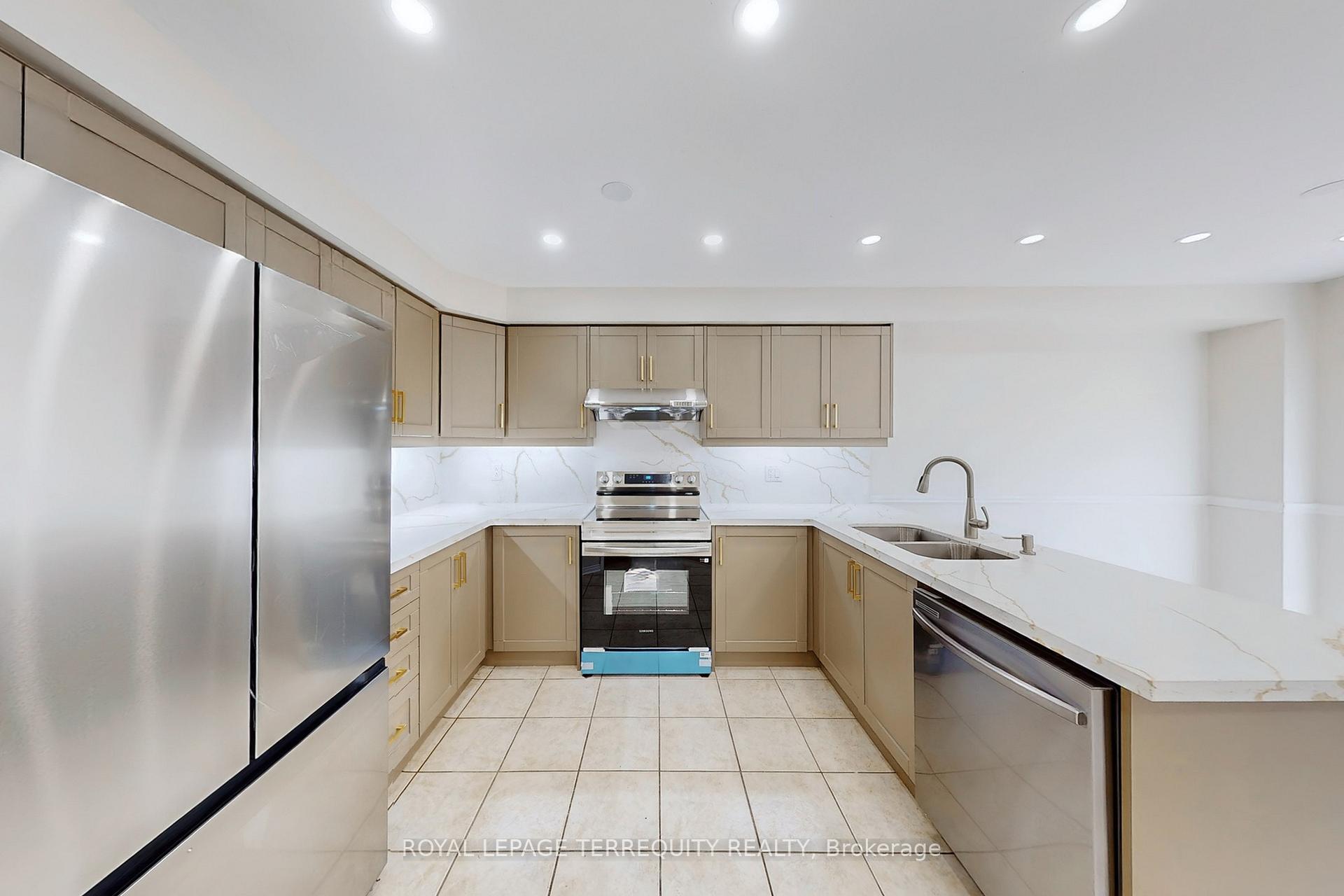 Photo 2 of 54 Mistdale Crescent, Brampton, Fletcher's Meadow — HOMEH