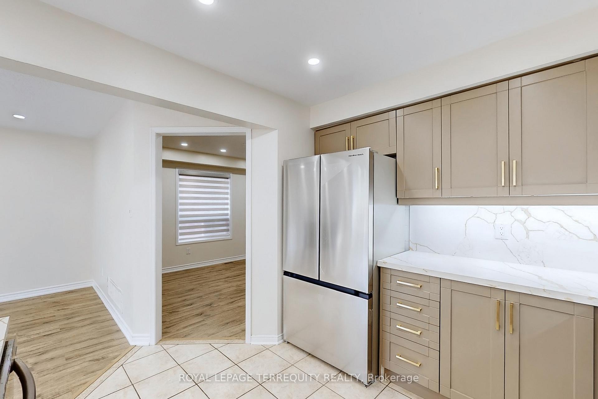 Photo 37 of 54 Mistdale Crescent, Brampton, Fletcher's Meadow — HOMEH