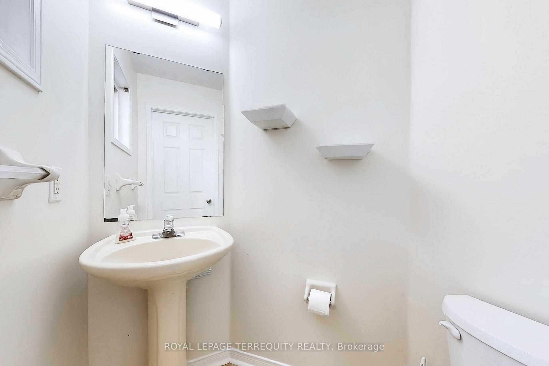 Photo 16 of 54 Mistdale Crescent, Brampton, Fletcher's Meadow — HOMEH