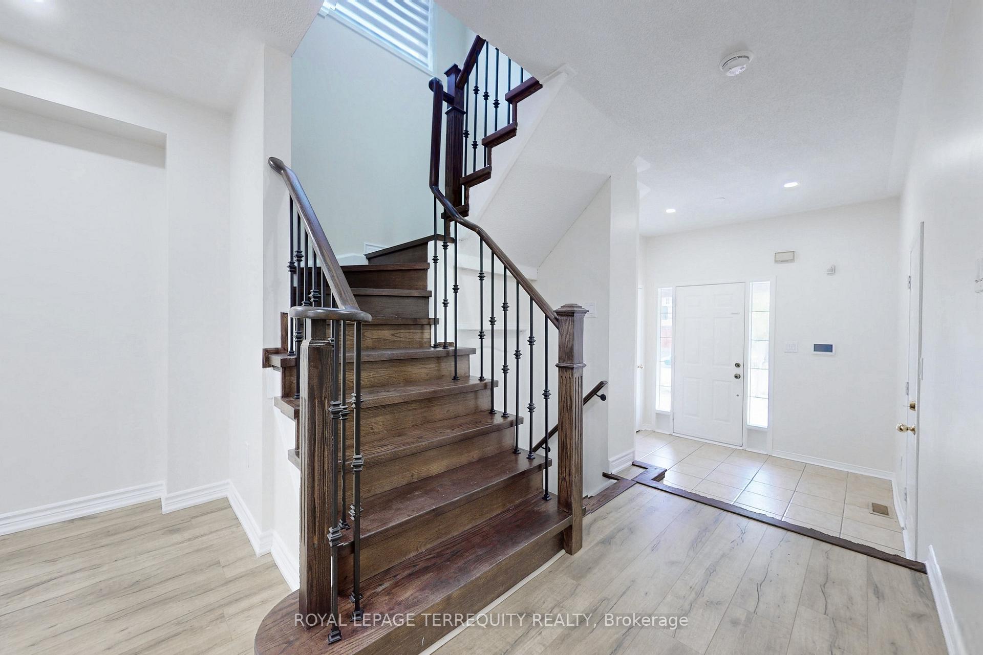 Photo 42 of 54 Mistdale Crescent, Brampton, Fletcher's Meadow — HOMEH