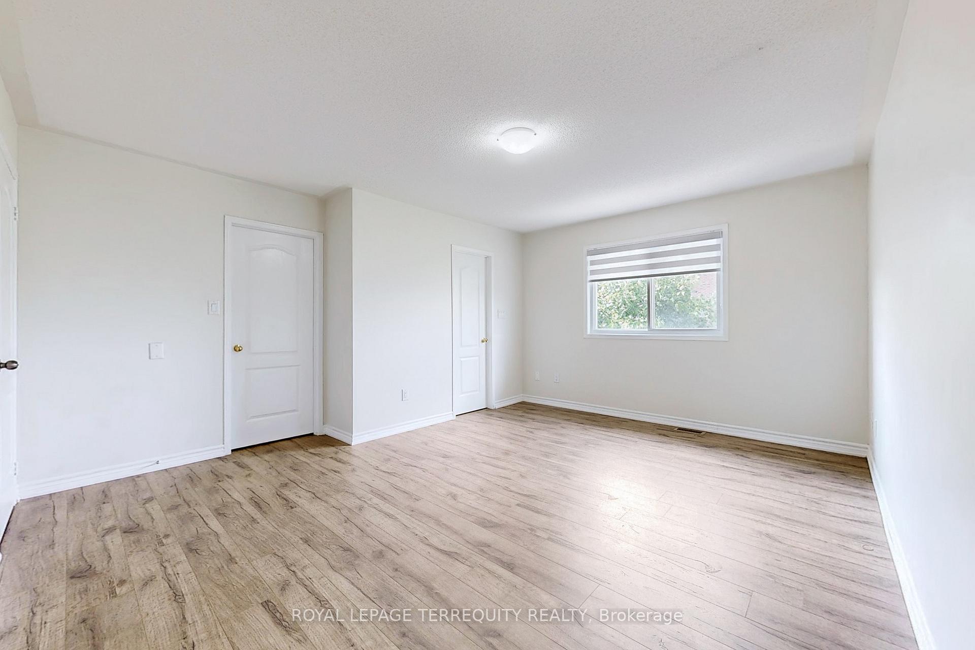 Photo 13 of 54 Mistdale Crescent, Brampton, Fletcher's Meadow — HOMEH