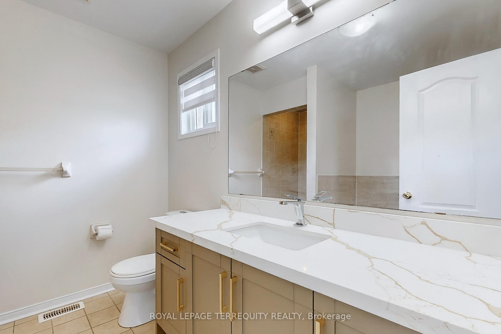 Photo 15 of 54 Mistdale Crescent, Brampton, Fletcher's Meadow — HOMEH