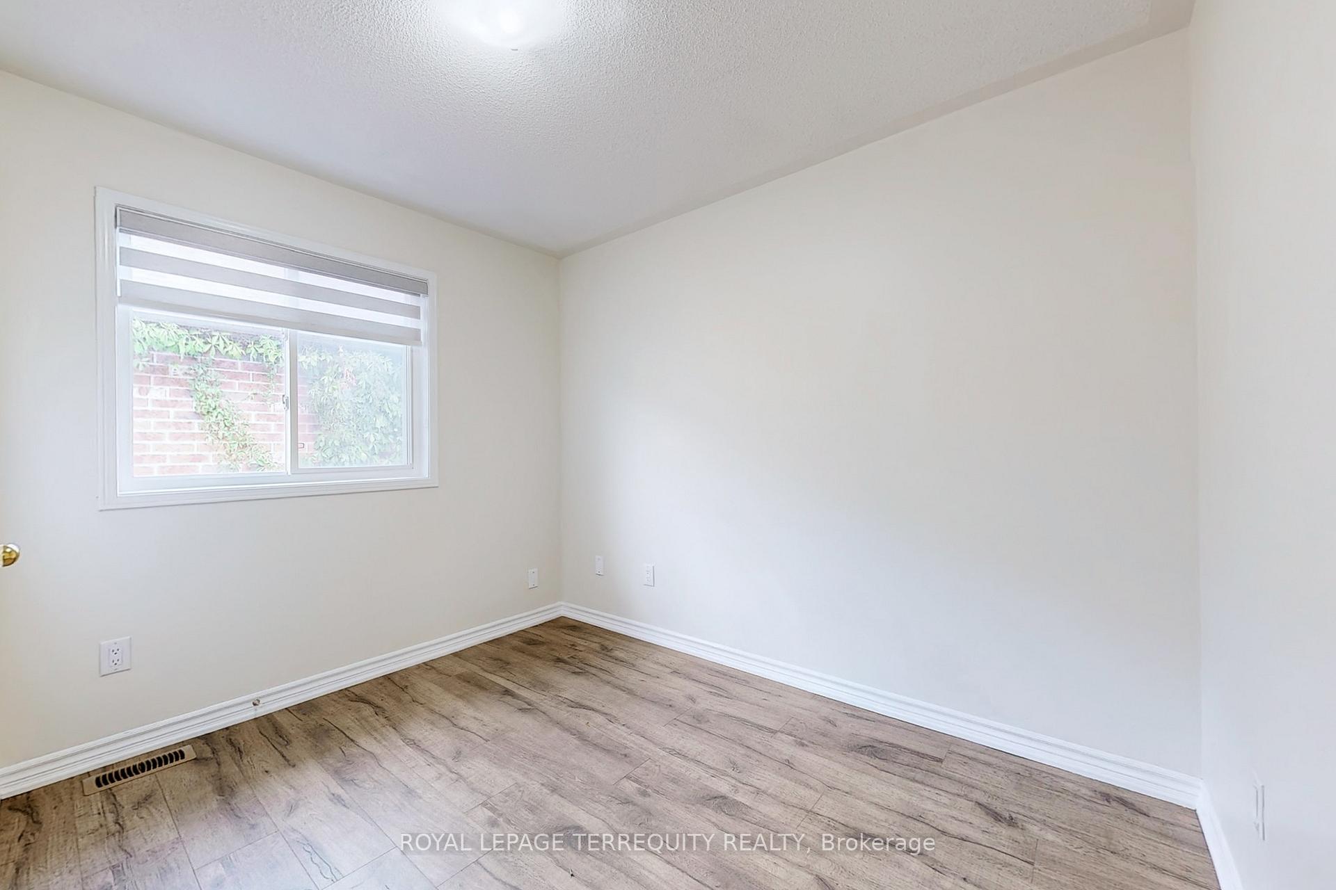 Photo 30 of 54 Mistdale Crescent, Brampton, Fletcher's Meadow — HOMEH