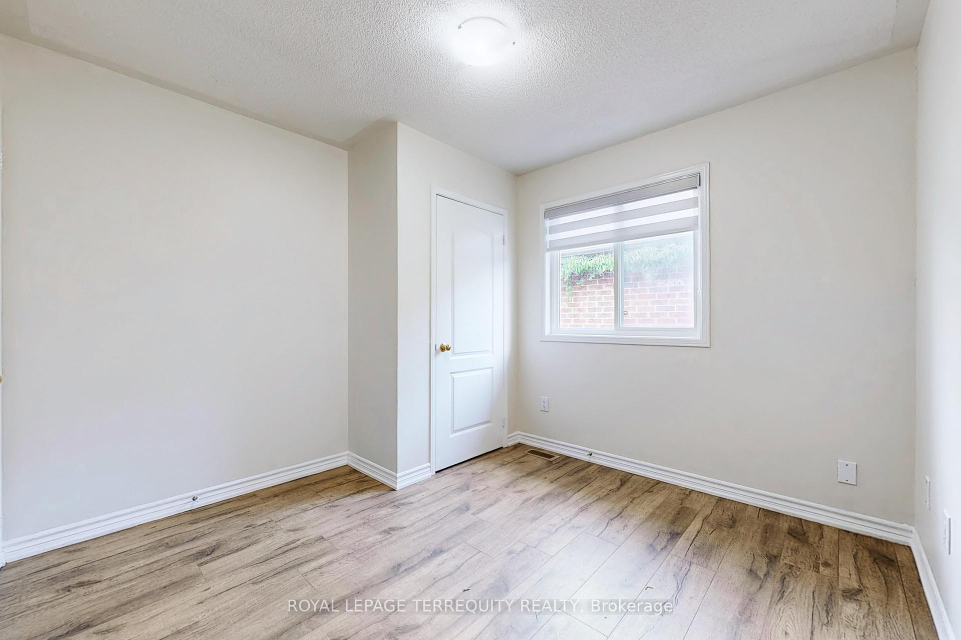 Photo 23 of 54 Mistdale Crescent, Brampton, Fletcher's Meadow — HOMEH