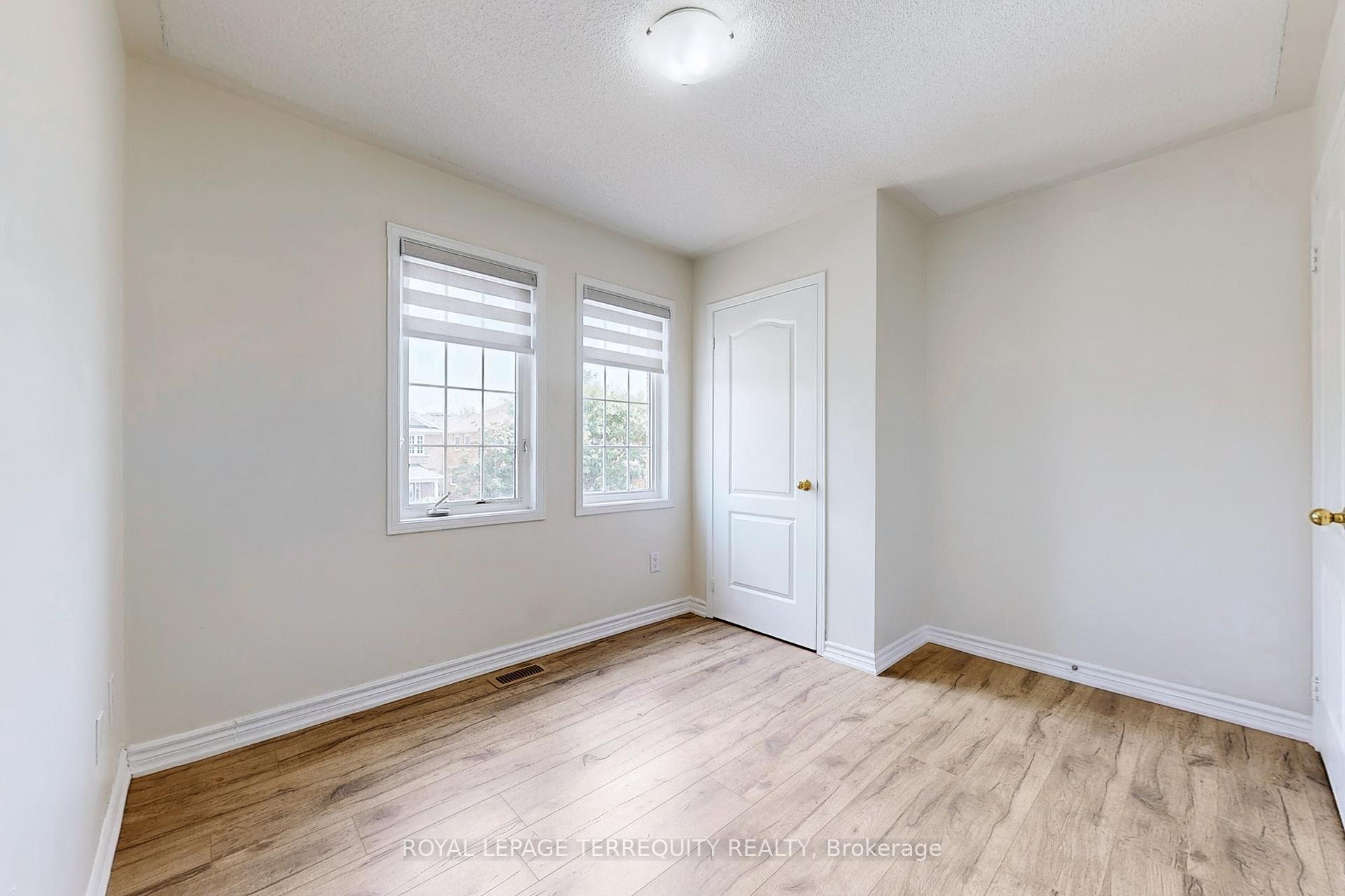 Photo 17 of 54 Mistdale Crescent, Brampton, Fletcher's Meadow — HOMEH