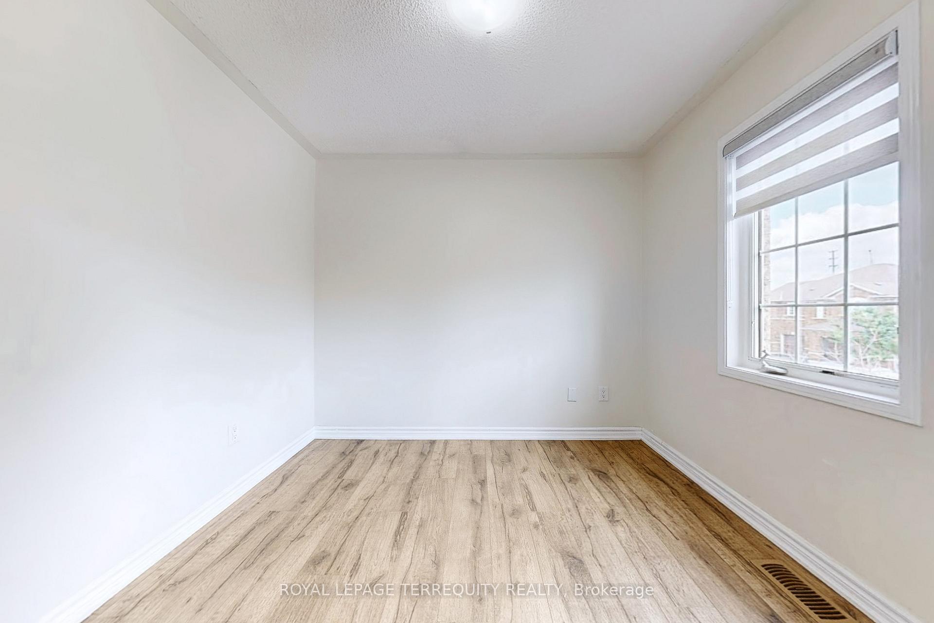 Photo 33 of 54 Mistdale Crescent, Brampton, Fletcher's Meadow — HOMEH