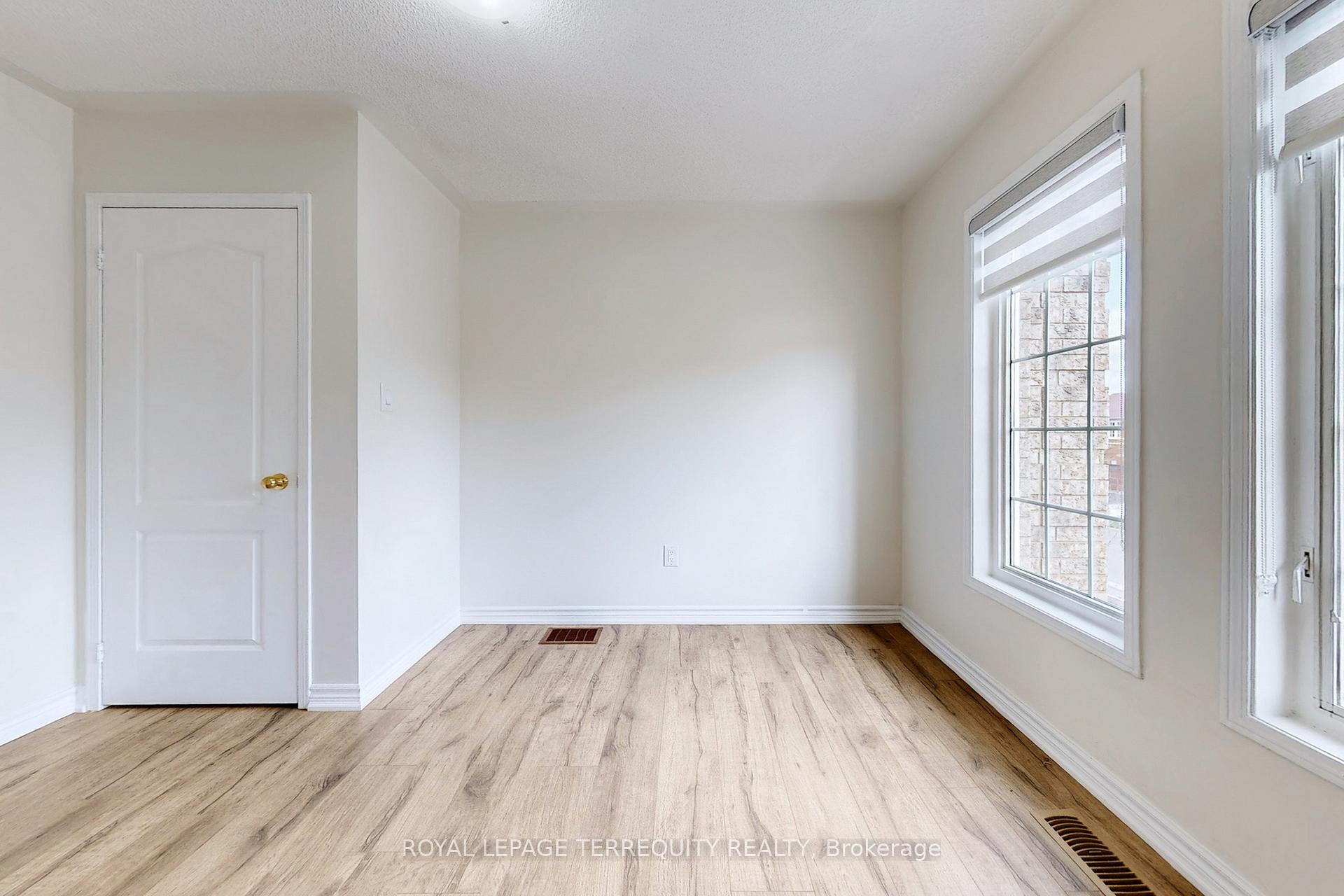 Photo 18 of 54 Mistdale Crescent, Brampton, Fletcher's Meadow — HOMEH