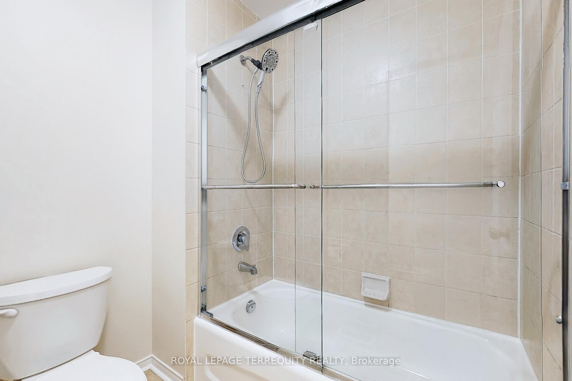 Photo 10 of 54 Mistdale Crescent, Brampton, Fletcher's Meadow — HOMEH
