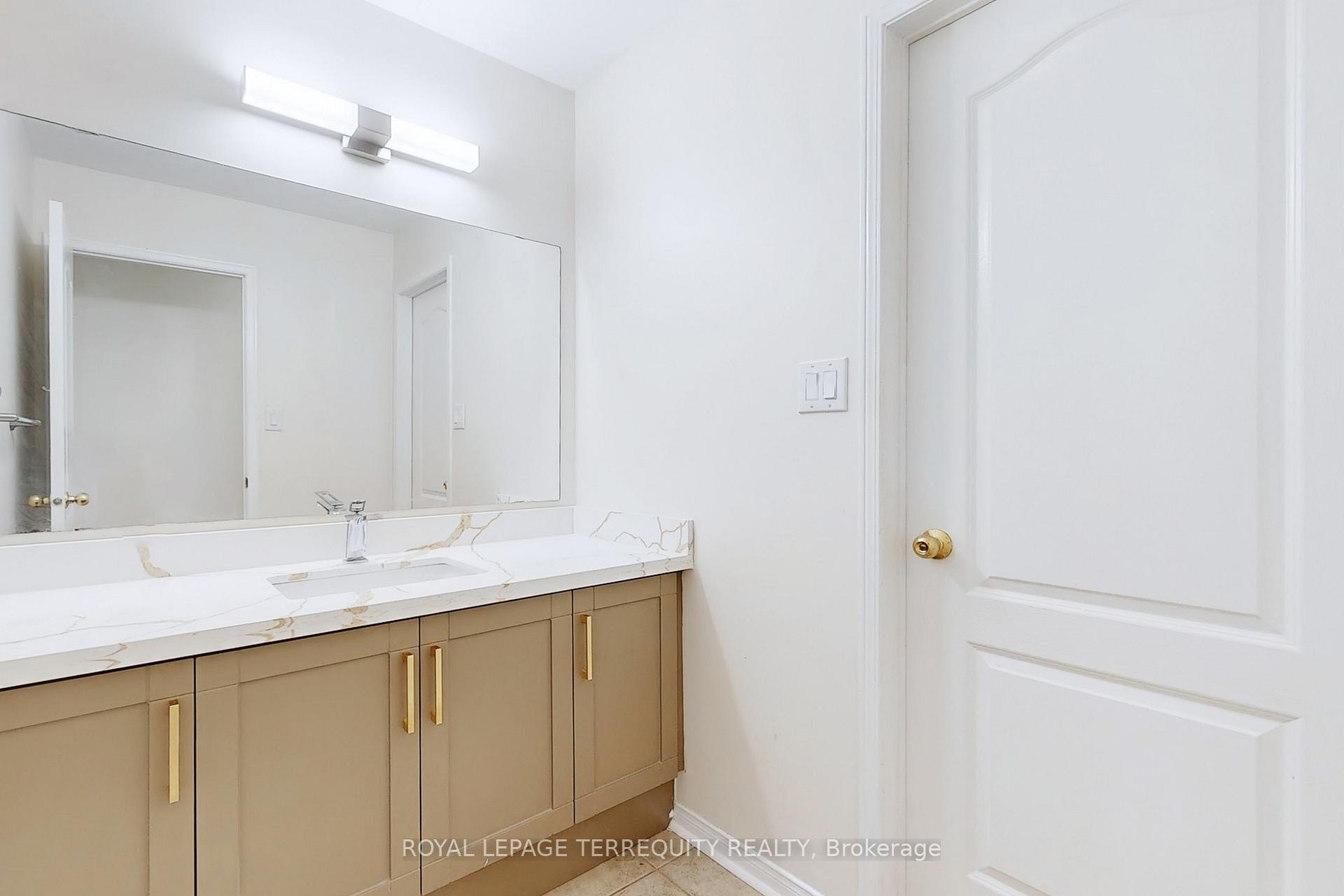 Photo 31 of 54 Mistdale Crescent, Brampton, Fletcher's Meadow — HOMEH