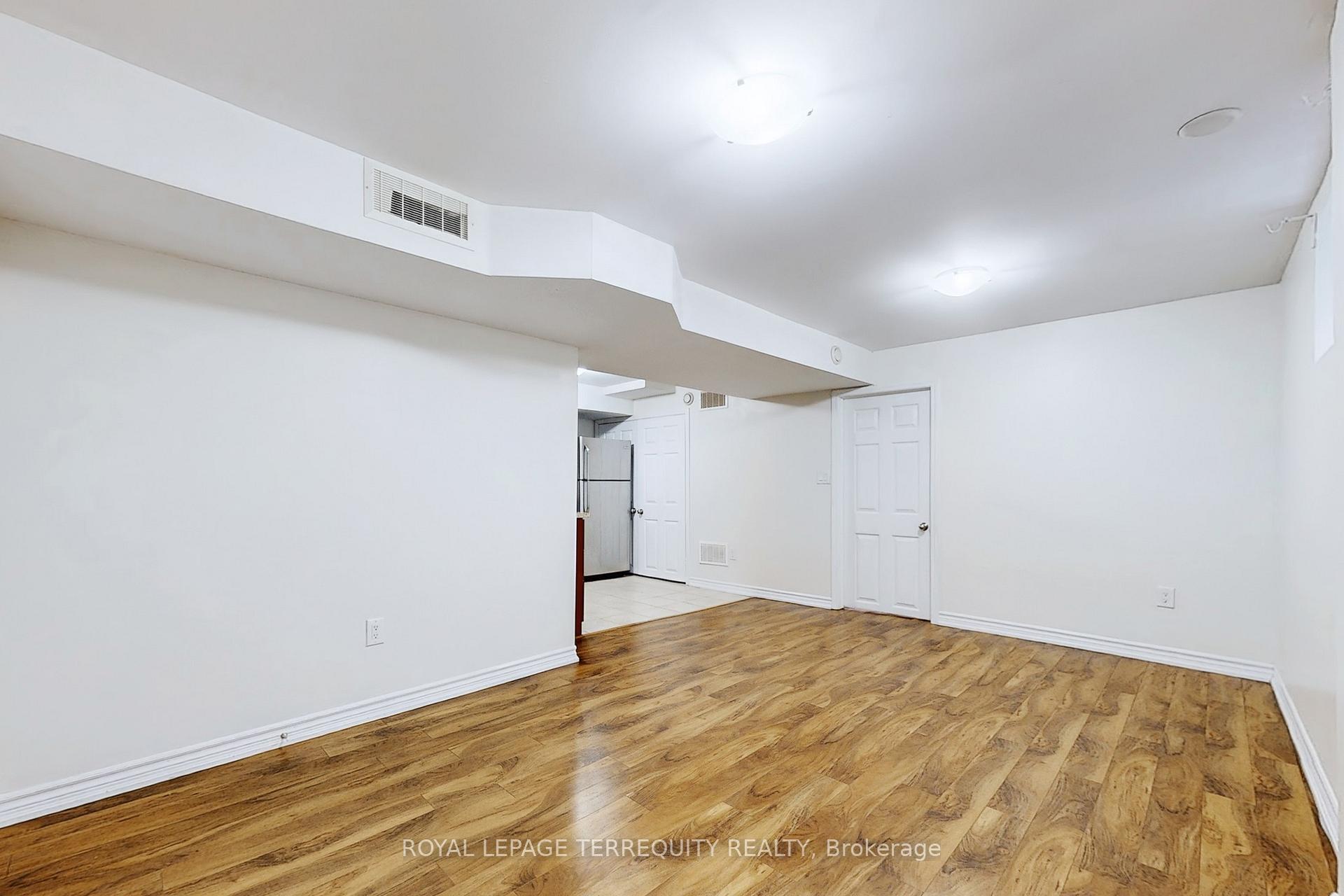 Photo 20 of 54 Mistdale Crescent, Brampton, Fletcher's Meadow — HOMEH
