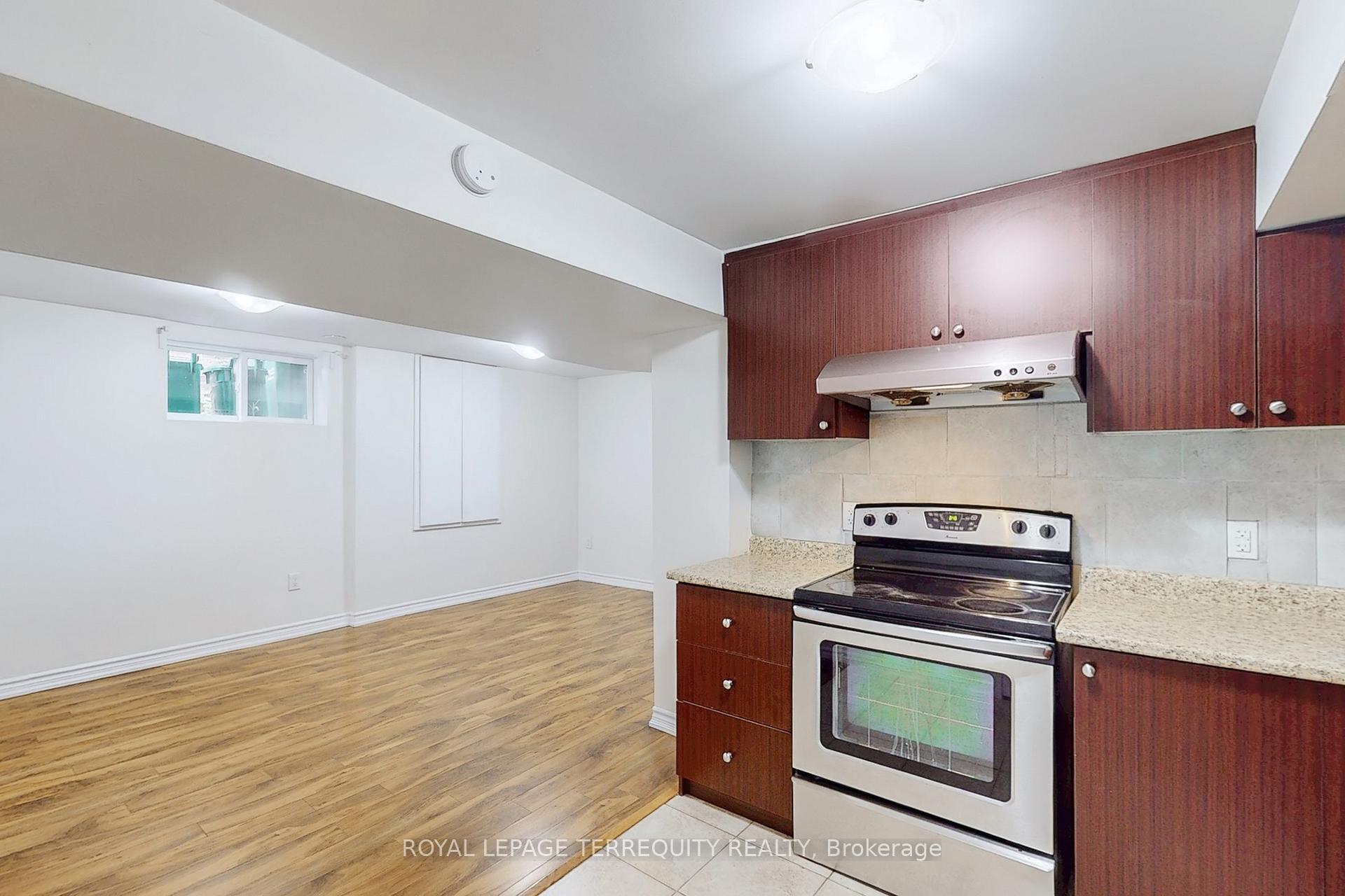 Photo 22 of 54 Mistdale Crescent, Brampton, Fletcher's Meadow — HOMEH