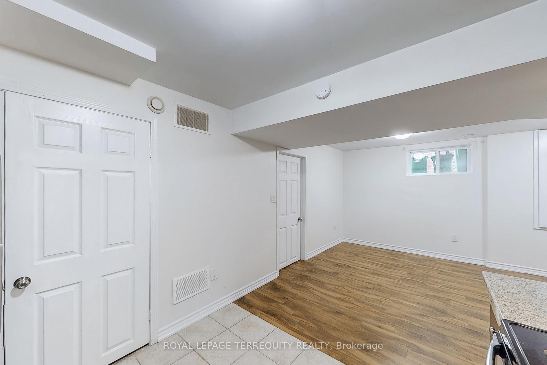 Photo 27 of 54 Mistdale Crescent, Brampton, Fletcher's Meadow — HOMEH