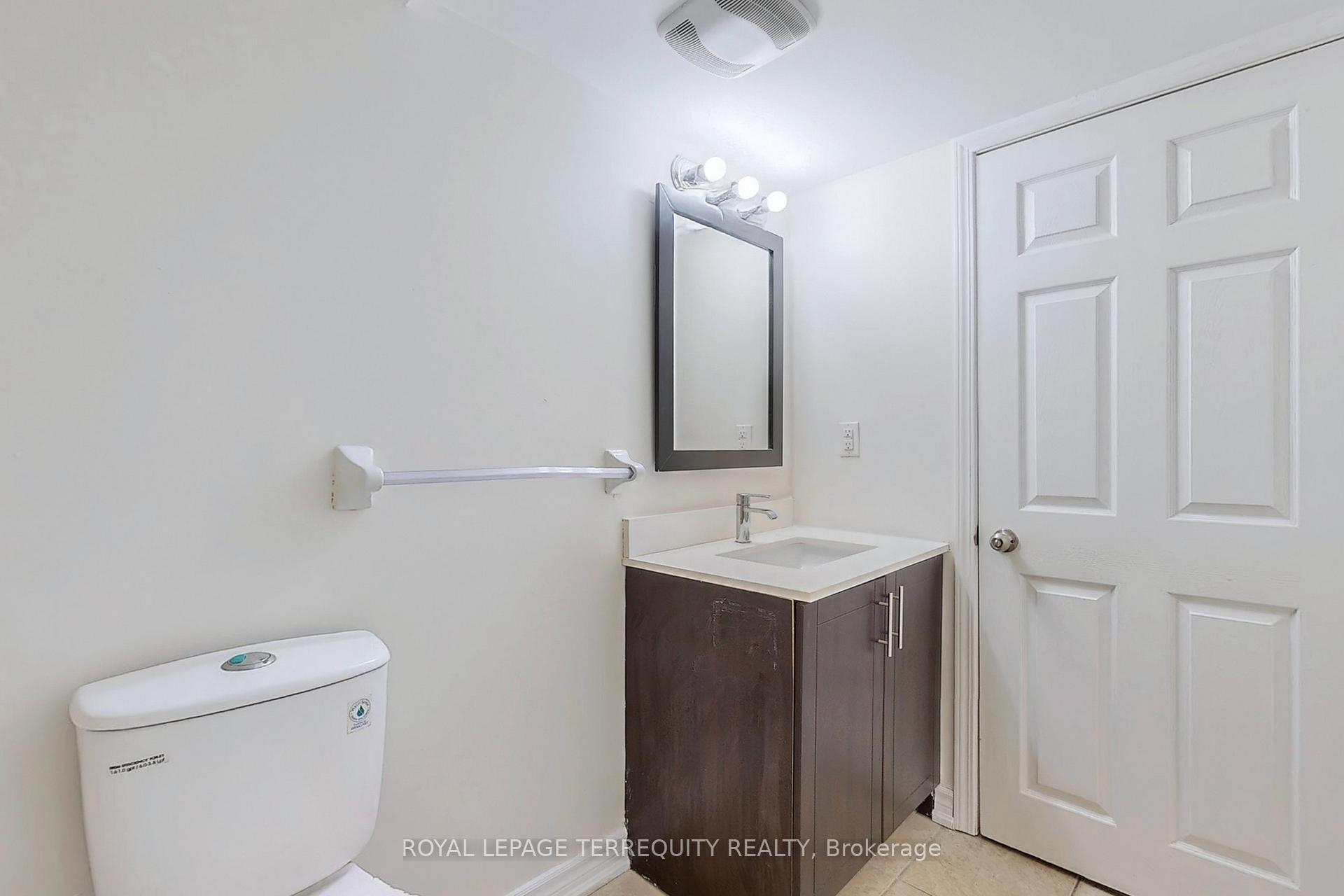 Photo 28 of 54 Mistdale Crescent, Brampton, Fletcher's Meadow — HOMEH