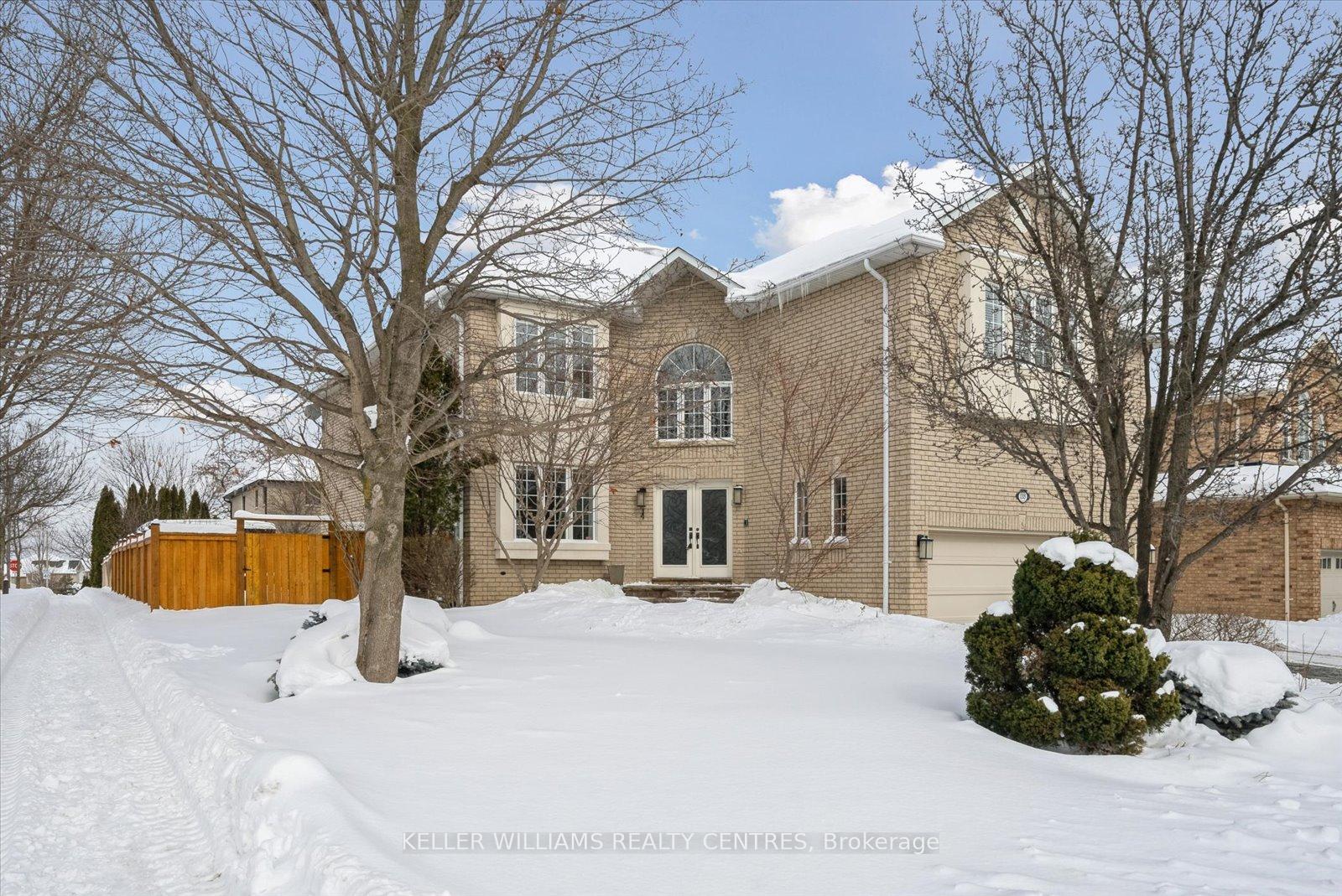 Front of 135 Sanibel Crescent