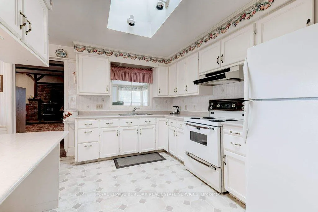 Photo 7 of 114 Second Road E, Hamilton, Rural Stoney Creek — HOMEH