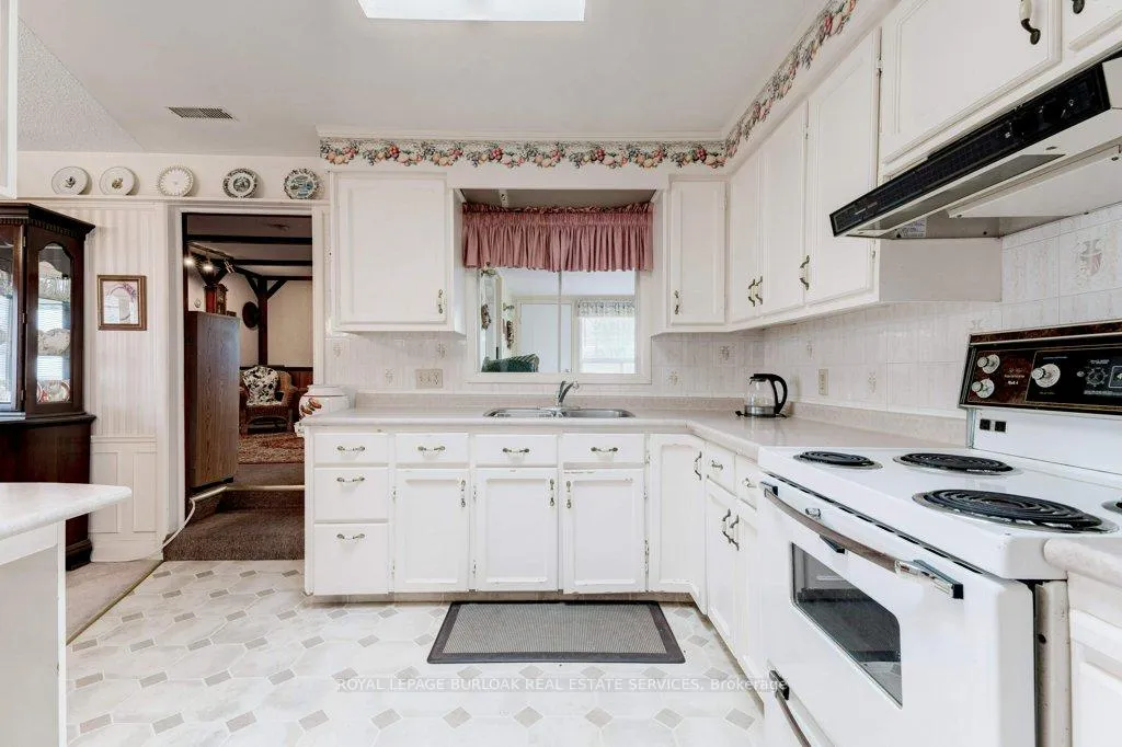 Photo 8 of 114 Second Road E, Hamilton, Rural Stoney Creek — HOMEH