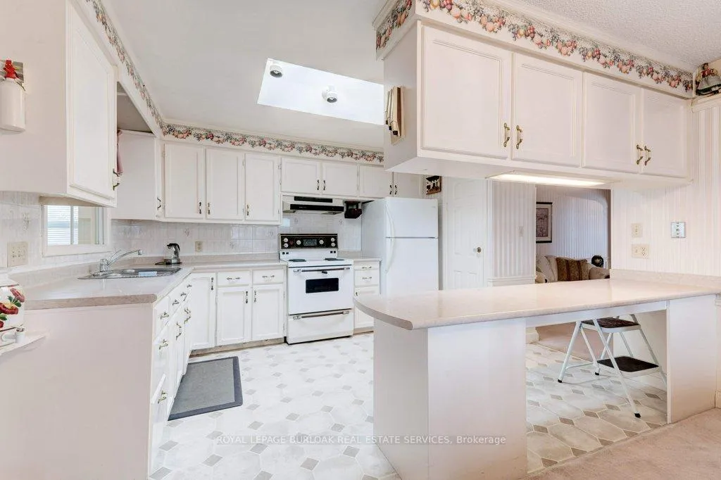 Photo 10 of 114 Second Road E, Hamilton, Rural Stoney Creek — HOMEH