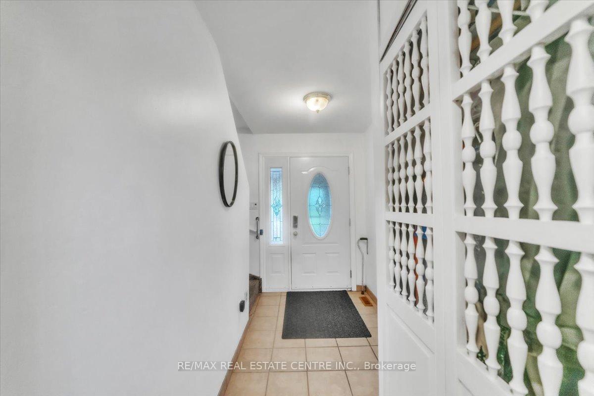 Photo 4 of 88 Sutherland Avenue, Brampton, Madoc — HOMEH
