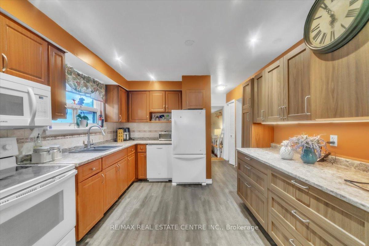 Photo 10 of 88 Sutherland Avenue, Brampton, Madoc — HOMEH