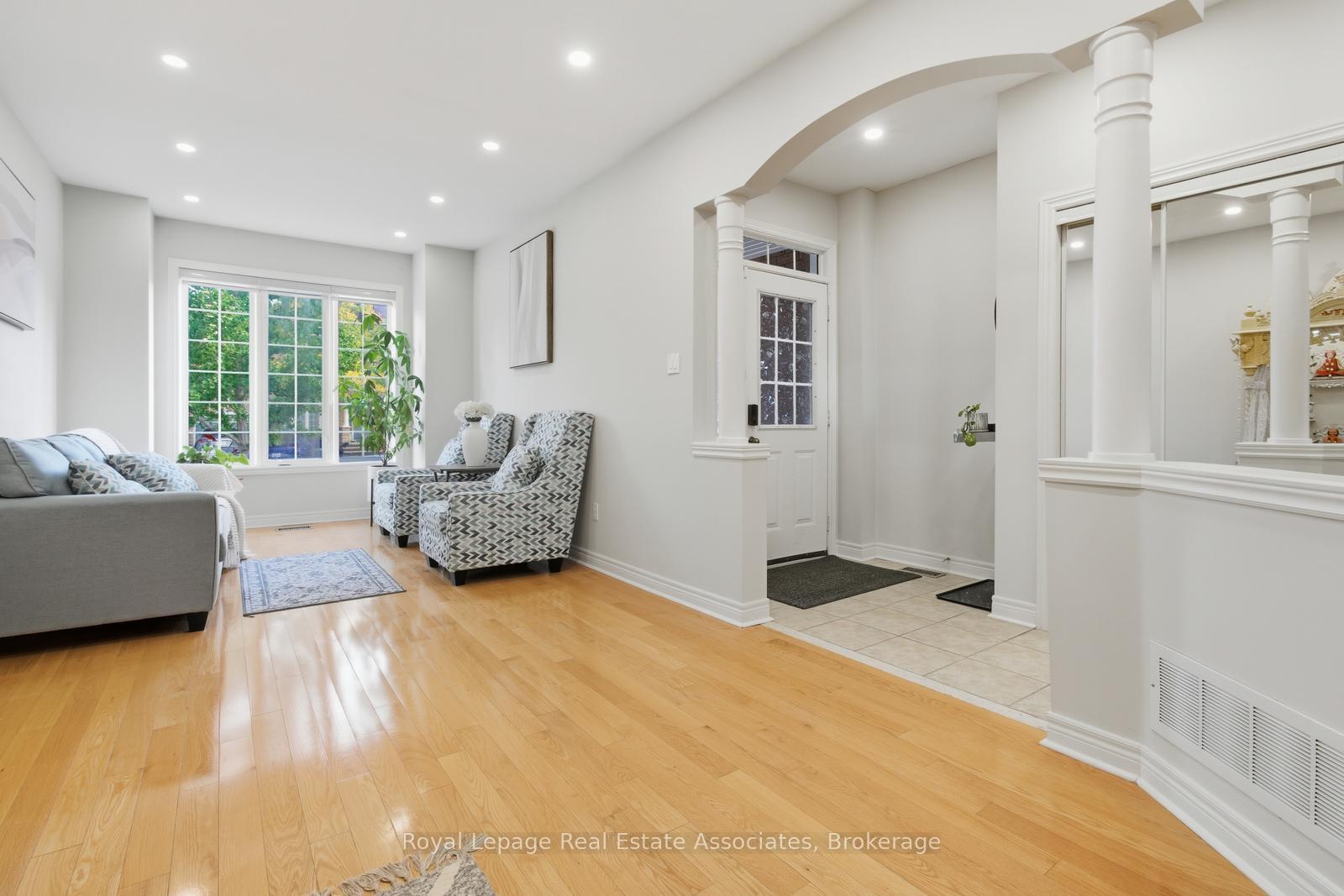 Photo 2 of 66 Millhouse Mews, Brampton, Bram West — HOMEH