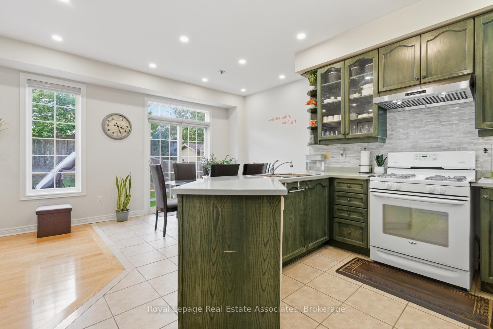 Photo 8 of 66 Millhouse Mews, Brampton, Bram West — HOMEH