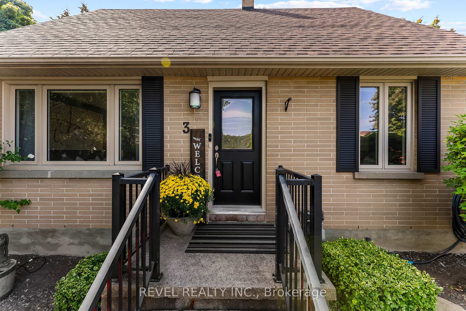 Photo 3 of 3 Glenwood Terrace, Ajax, South East — HOMEH