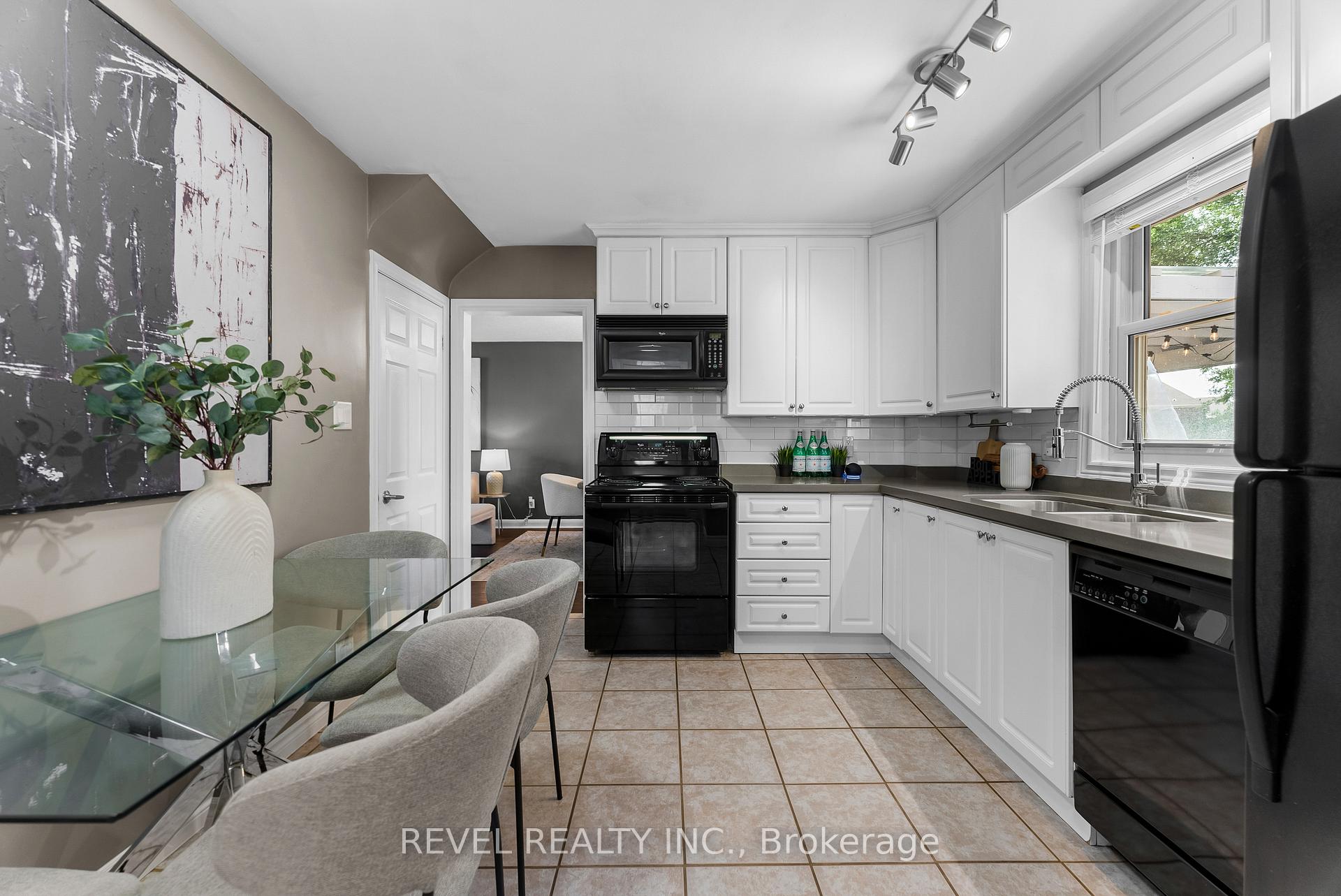 Photo 9 of 3 Glenwood Terrace, Ajax, South East — HOMEH