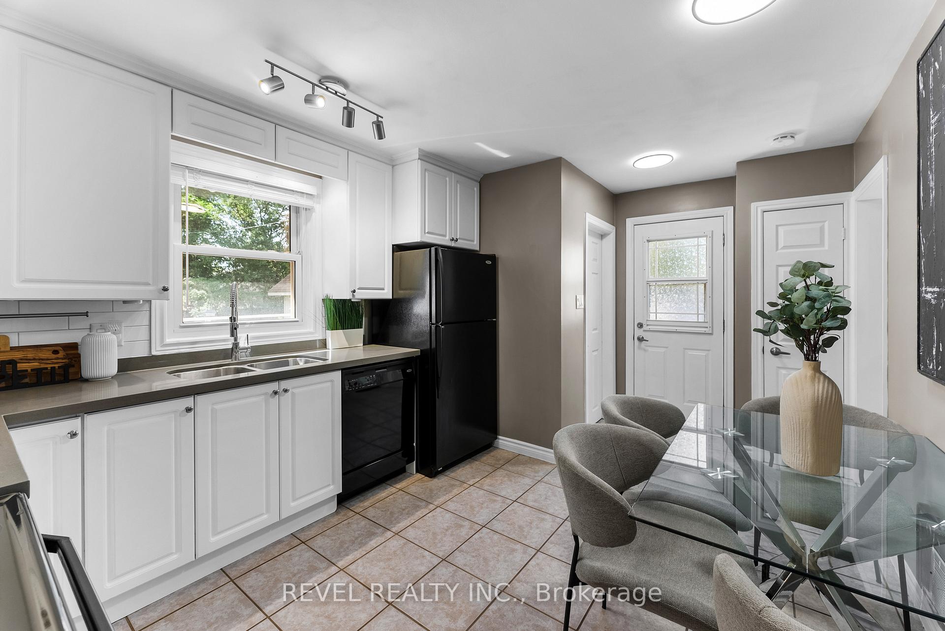 Photo 6 of 3 Glenwood Terrace, Ajax, South East — HOMEH