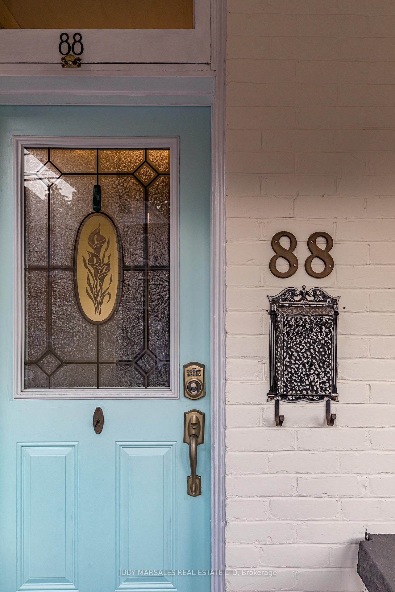 Photo 4 of 88 Oxford Street, Hamilton, Strathcona — HOMEH