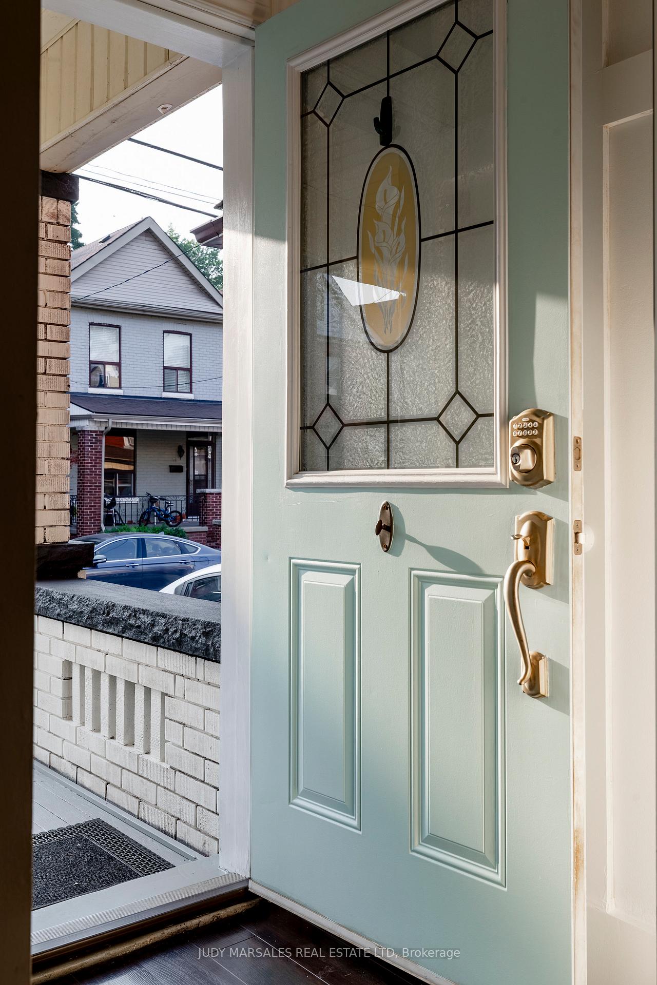 Photo 5 of 88 Oxford Street, Hamilton, Strathcona — HOMEH