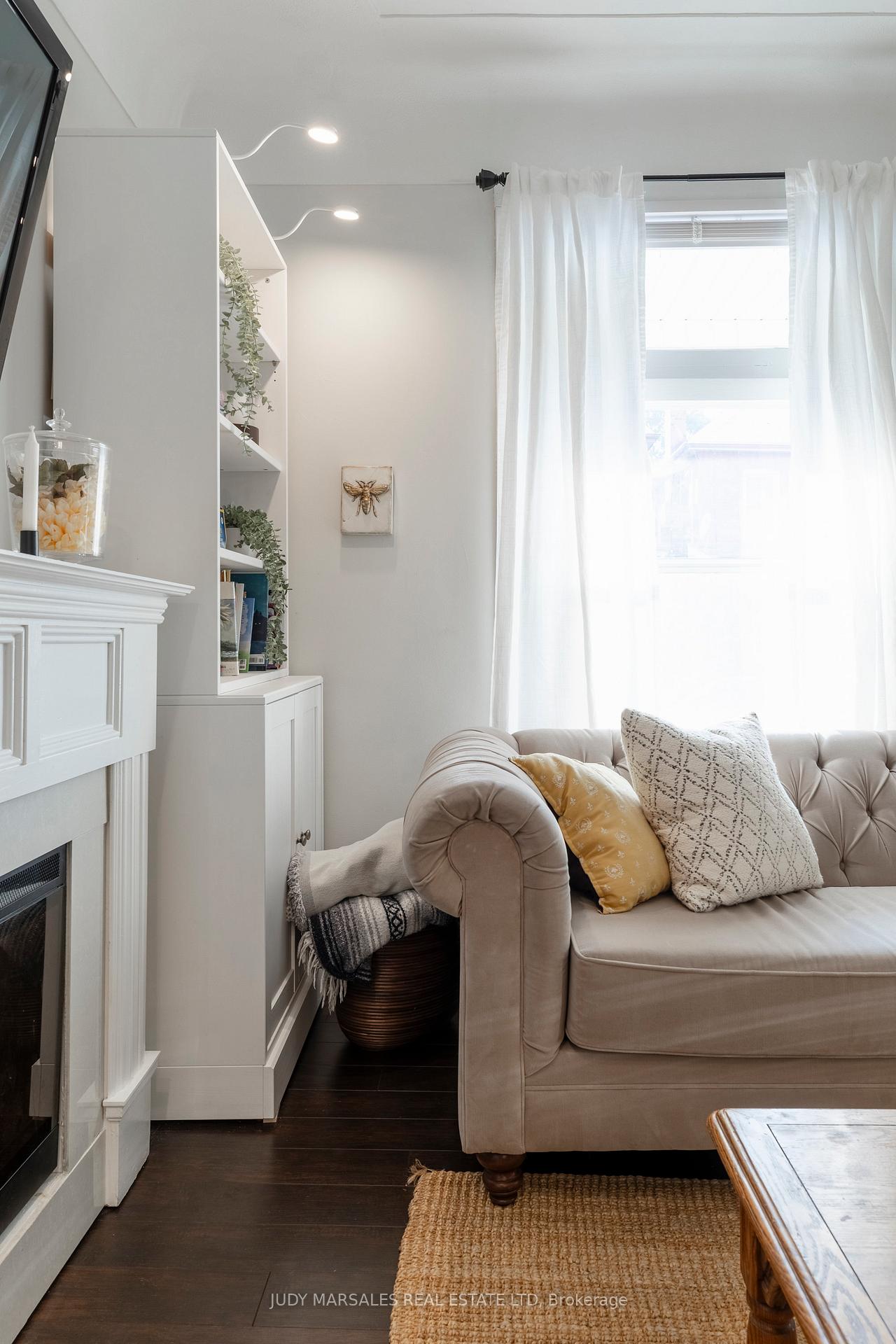 Photo 10 of 88 Oxford Street, Hamilton, Strathcona — HOMEH