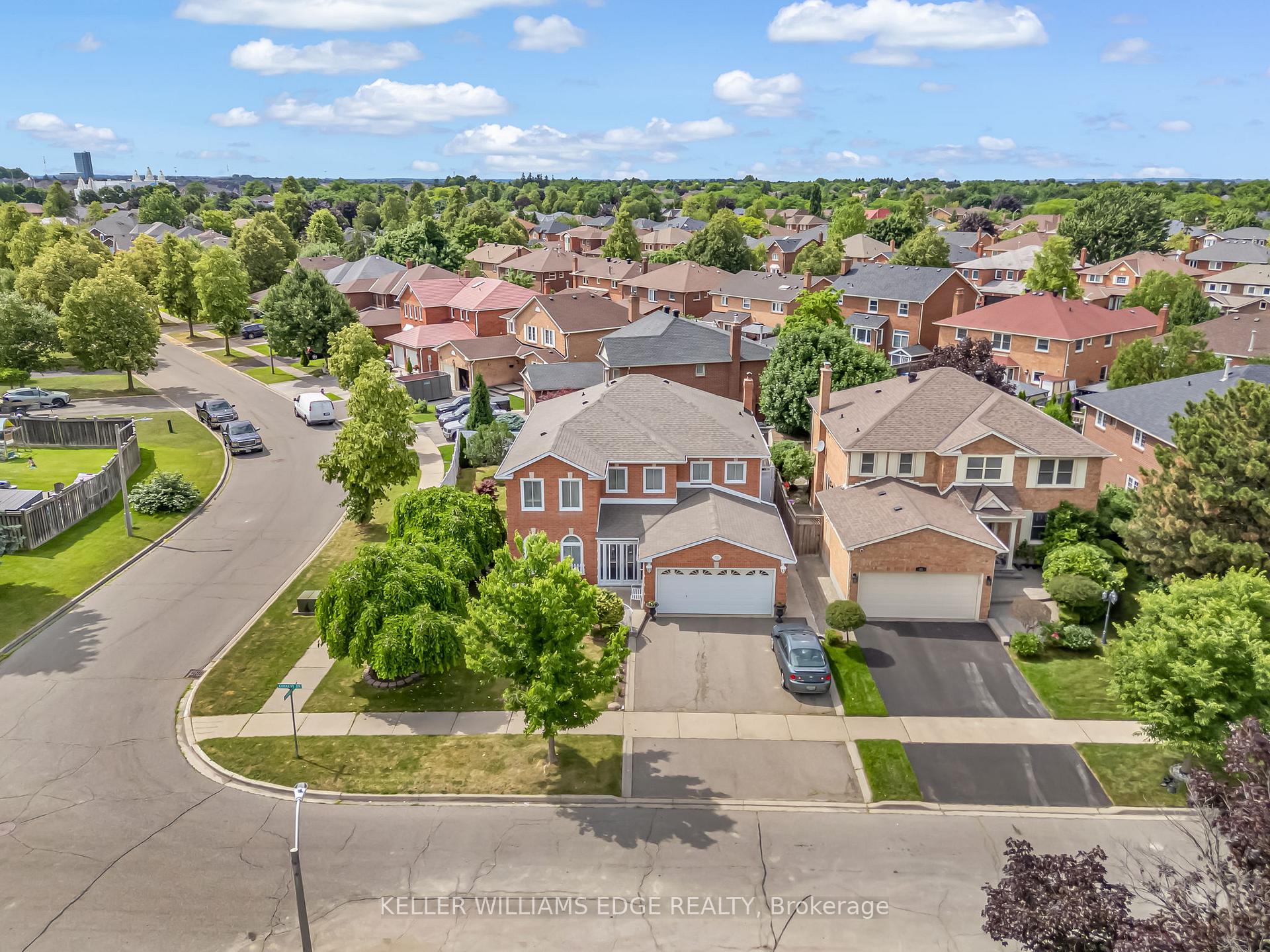 Photo 4 of 51 Corkett Drive, Brampton, Northwood Park — HOMEH