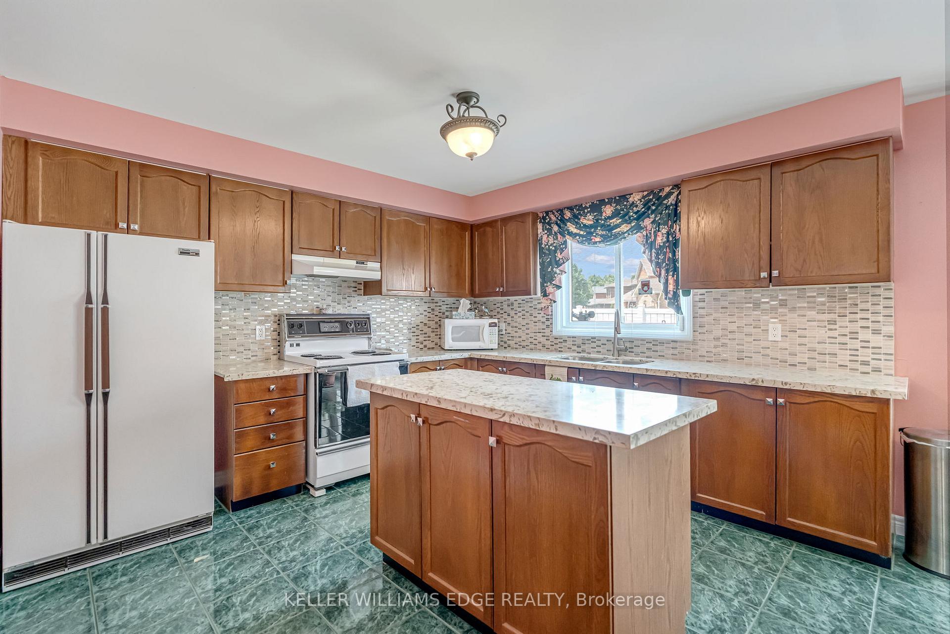 Photo 16 of 51 Corkett Drive, Brampton, Northwood Park — HOMEH