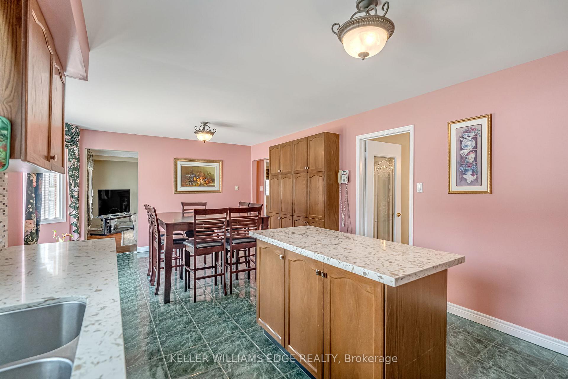 Photo 17 of 51 Corkett Drive, Brampton, Northwood Park — HOMEH