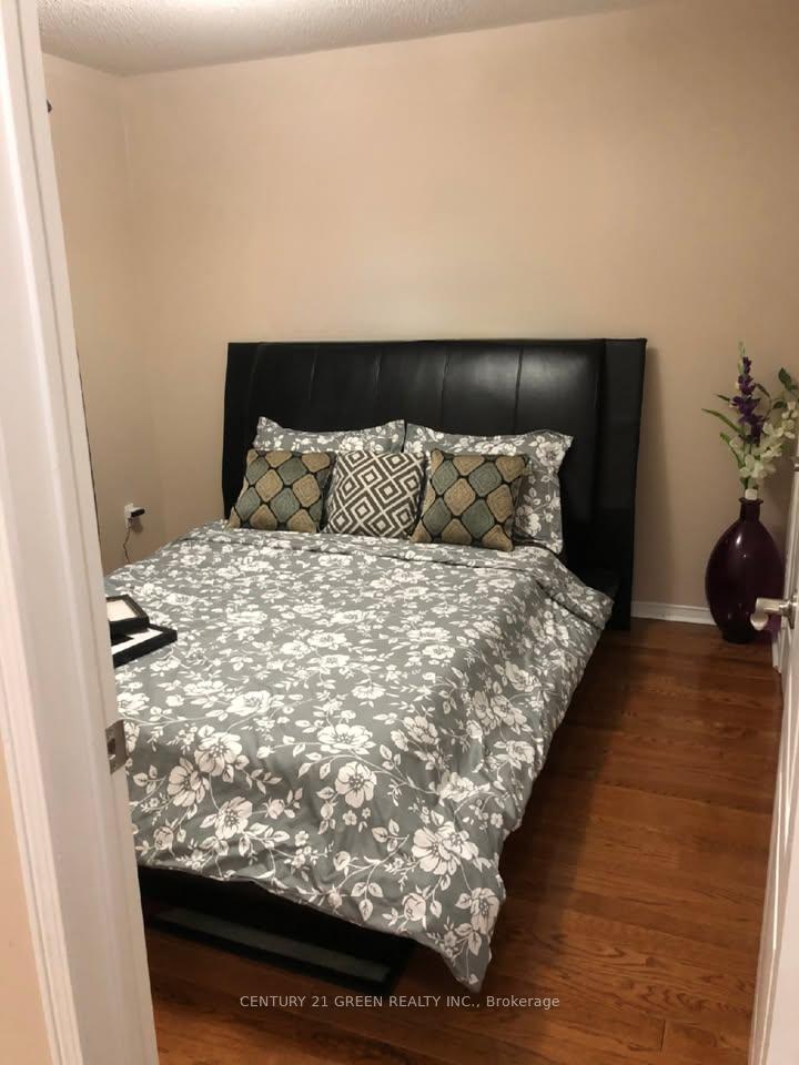 Photo 12 of 39 Crannyfield Drive, Brampton, Fletcher's Meadow — HOMEH